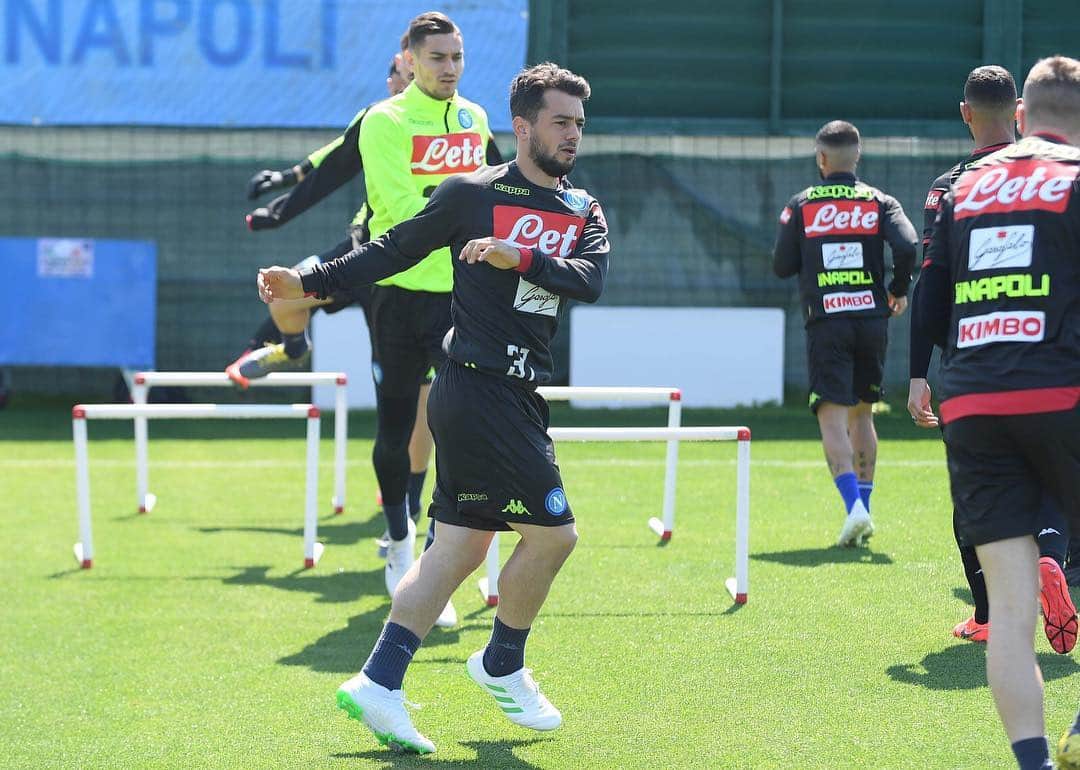 SSCナポリさんのインスタグラム写真 - (SSCナポリInstagram)「🏃🏻‍♂️ This morning 👉 #WorkOut 💙 #ForzaNapoliSempre」4月9日 23時33分 - officialsscnapoli