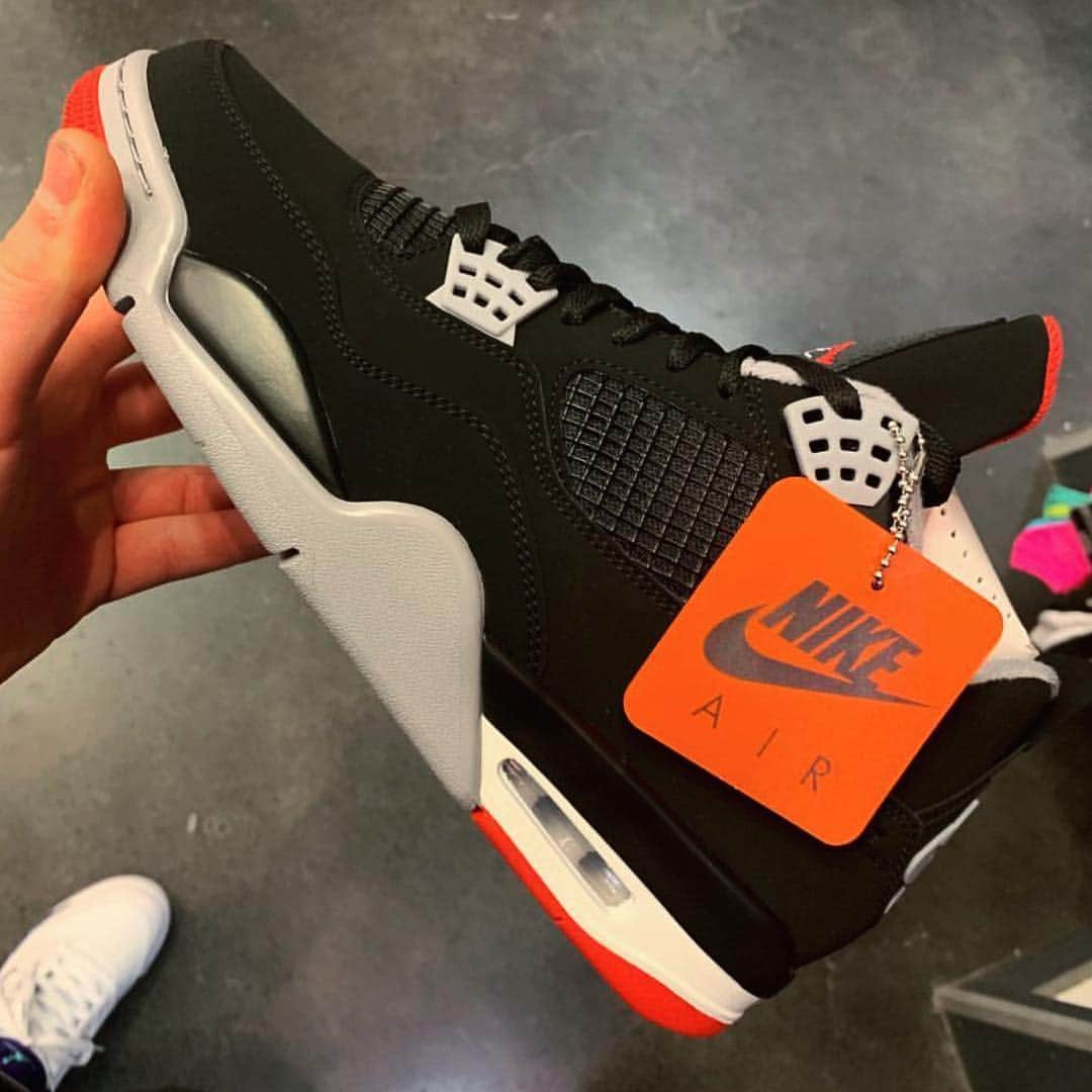 Sneaker Newsさんのインスタグラム写真 - (Sneaker NewsInstagram)「Hangtags and all. The Air Jordan 4 “Bred” is dropping in May. How many pairs are you copping? 📸: @23mj88」4月9日 23時43分 - sneakernews