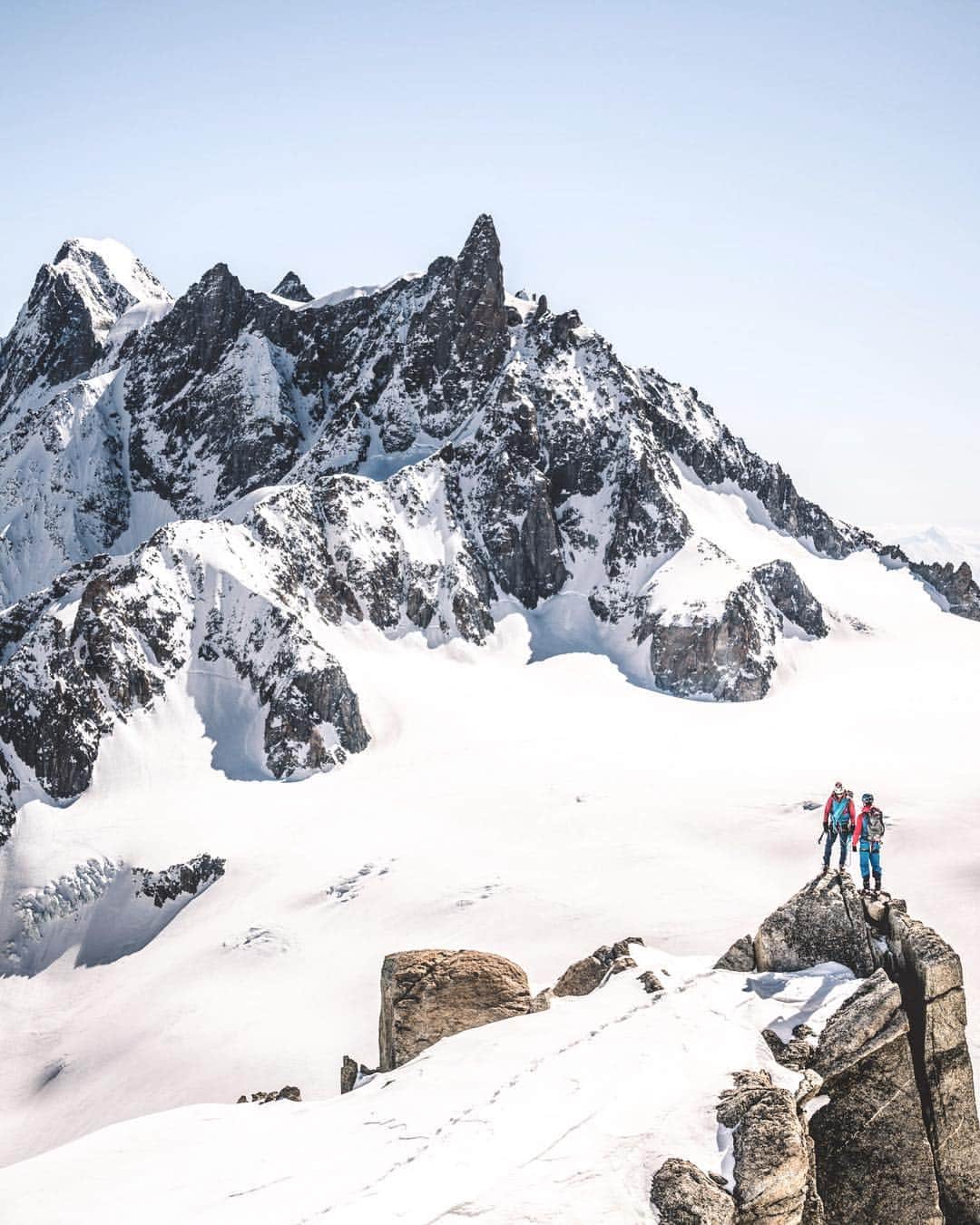 ミレーさんのインスタグラム写真 - (ミレーInstagram)「Like nowhere else 📷 @mathis_dumas  #MilletRiseUp #alpinisme #alpinismo #alpinism #mountaineering #mountains #climbing #klettern #chamonix #chamonixmontblanc」4月9日 23時43分 - millet_mountain