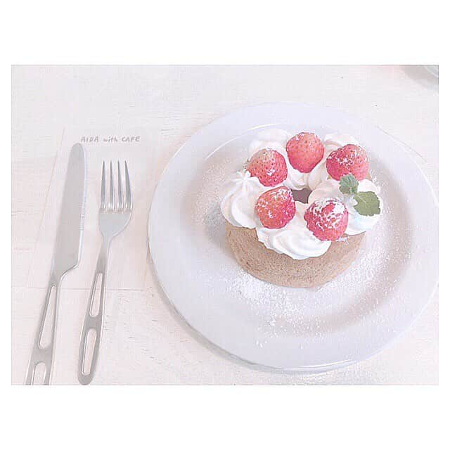 門田桃奈のインスタグラム：「﻿ ﻿ ୨୧┈┈┈┈┈┈┈┈┈┈┈┈୨୧﻿ ﻿ ﻿ cafe.﻿ ﻿ ﻿ ✎ . aida with cafe﻿ ﻿ に行きました☁️☁️﻿ ﻿ ﻿ ふわふわシフォンケーキ 🍴🧁﻿ ﻿ ﻿ ずっとドーナツかなって 思ってました.﻿ ﻿ ﻿ ﻿ いちごと生クリームとケーキの相性バツグンねぇ🙂﻿🌟 ﻿ ﻿  #aidawithcafe #strowberrycake #chiffoncake #Hiroshimacafe #Hiroshimatrip #hiroshimagram #広島カフェ #広島旅行 #charmingtrip」