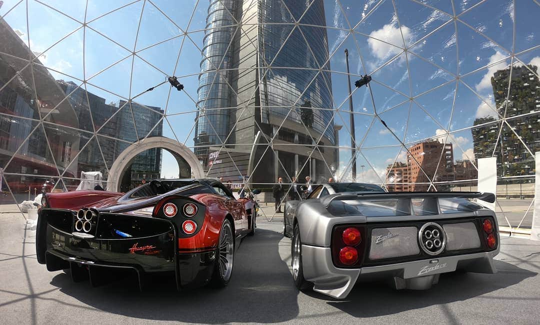 パガーニ・アウトモビリのインスタグラム：「Here we are! Ready to start the #milandesignweek with two fine examples from the Pagani Atelier!  On display until April 14th!  #pagani #zonda #zondac12 #huayraroadster」