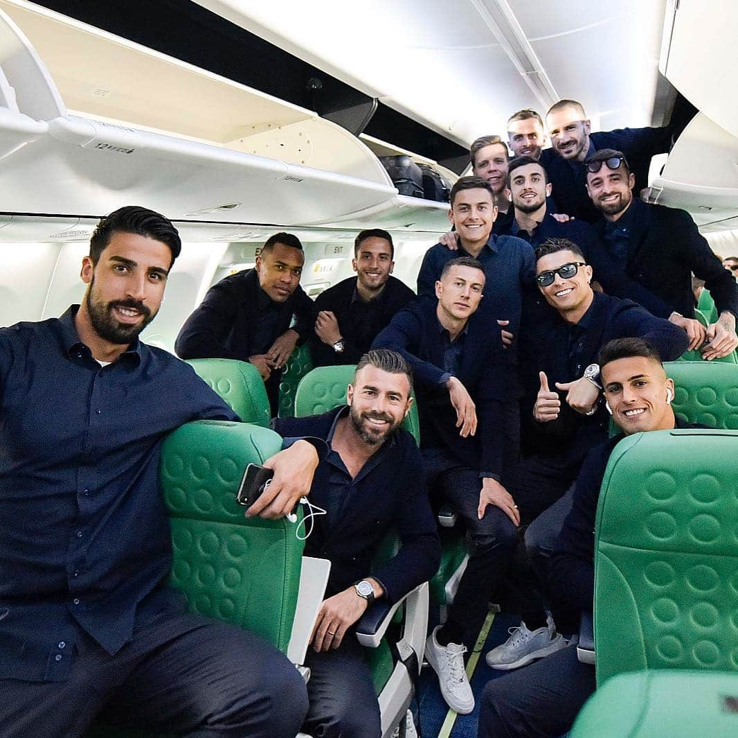 ユヴェントスFCさんのインスタグラム写真 - (ユヴェントスFCInstagram)「✈️ Next stop... 📍Amsterdam 🇳🇱#GETREADY #AjaxJuve #UCL」4月9日 23時36分 - juventus