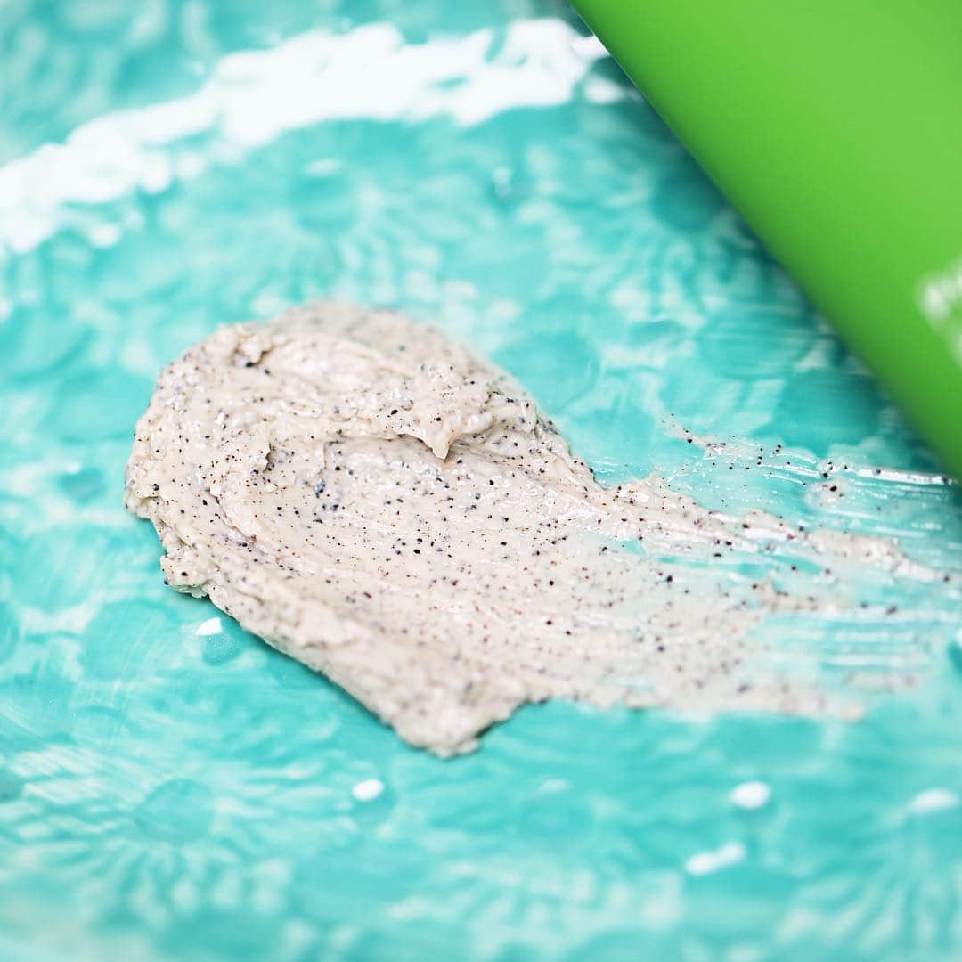 のインスタグラム：「It’s that time of the week again 😍 Can you guess which product we’re featuring this #TextureTuesday?」
