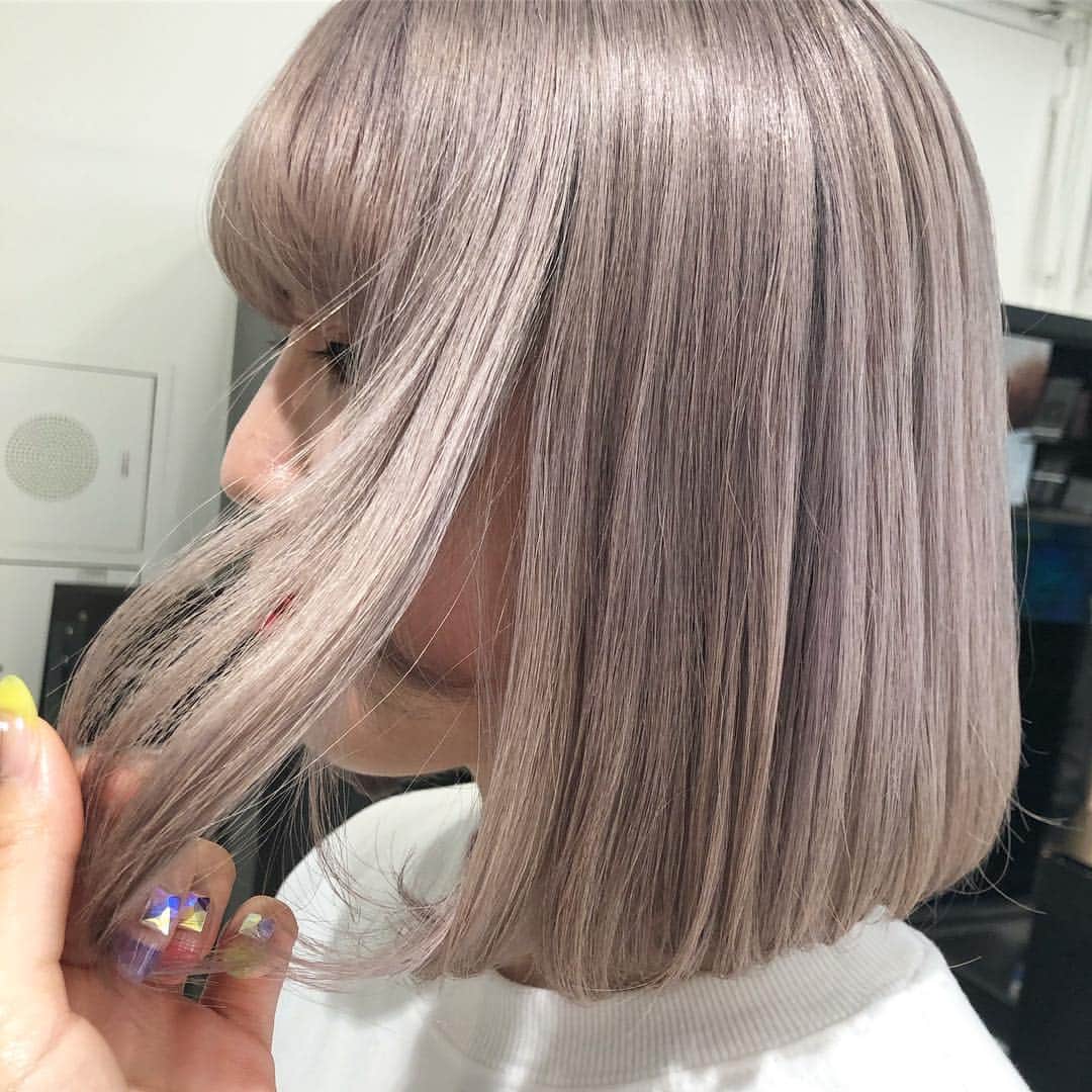 NASUさんのインスタグラム写真 - (NASUInstagram)「white lavender color🛸✨ #nasupcolor #mood #haircut #bleach  #미용사 #헤어메이크 #염색 #헤어스타일 #hairstyle #color #tokyo #hairsalon #fashion #カット #スタイリング #bob #ボブ」4月9日 23時48分 - nasup