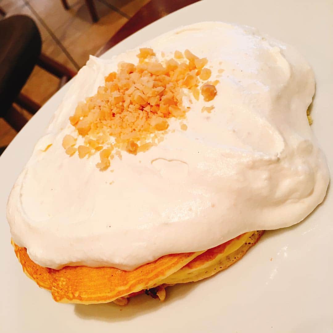 大久保藍子のインスタグラム：「クリームたあっぷり幸せ💕  #パンケーキ」