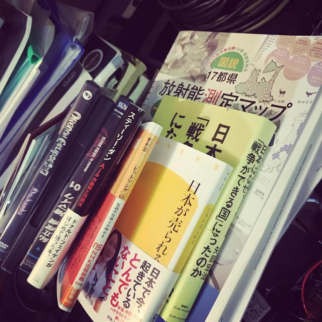 三宅洋平さんのインスタグラム写真 - (三宅洋平Instagram)「Dachambo エージのスタジオの蔵書が、三宅商店的に合格💯  #悪企み」4月10日 0時00分 - miyake_yohei
