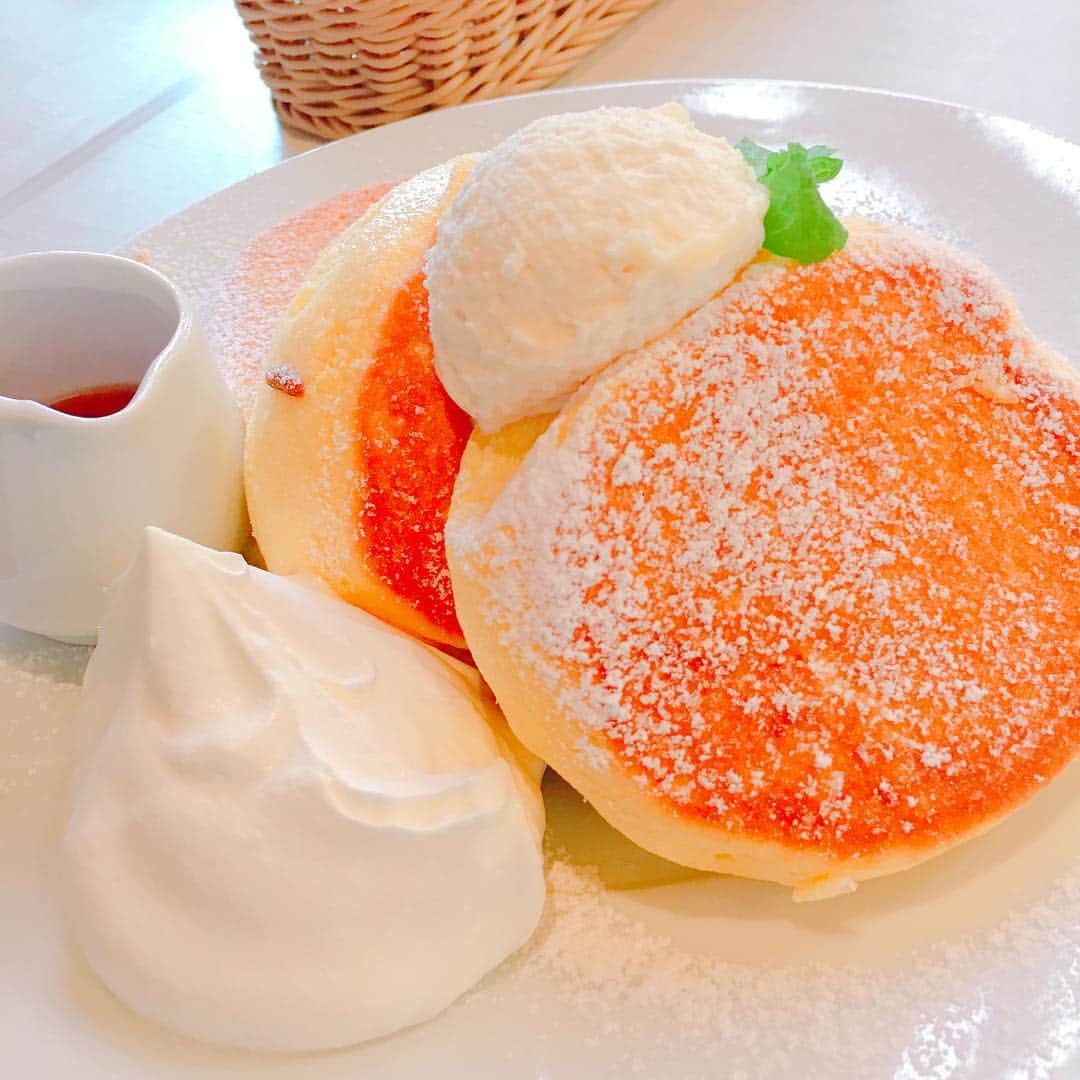 大久保藍子のインスタグラム：「幸せすぎる〜 ふわふわ！ #パンケーキ」