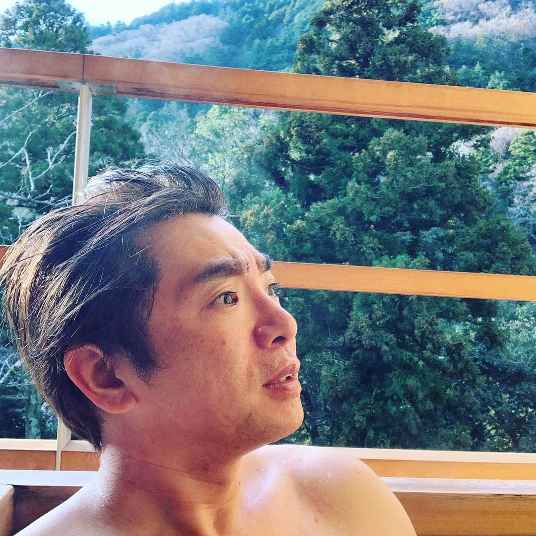 濱口優さんのインスタグラム写真 - (濱口優Instagram)「#温泉 #貸し切り露天風呂」4月10日 0時04分 - hamaguchi_masaru