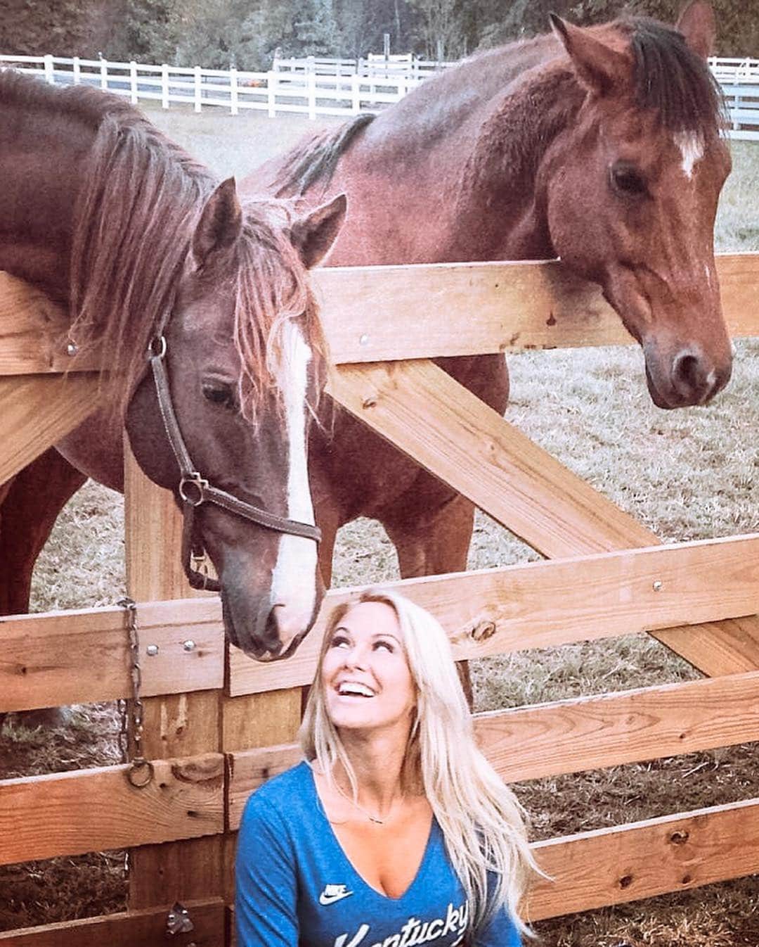 Kindly Myersさんのインスタグラム写真 - (Kindly MyersInstagram)「Spring time means... getting back in the saddle. Time to start riding again.」4月10日 0時06分 - kindlymyers