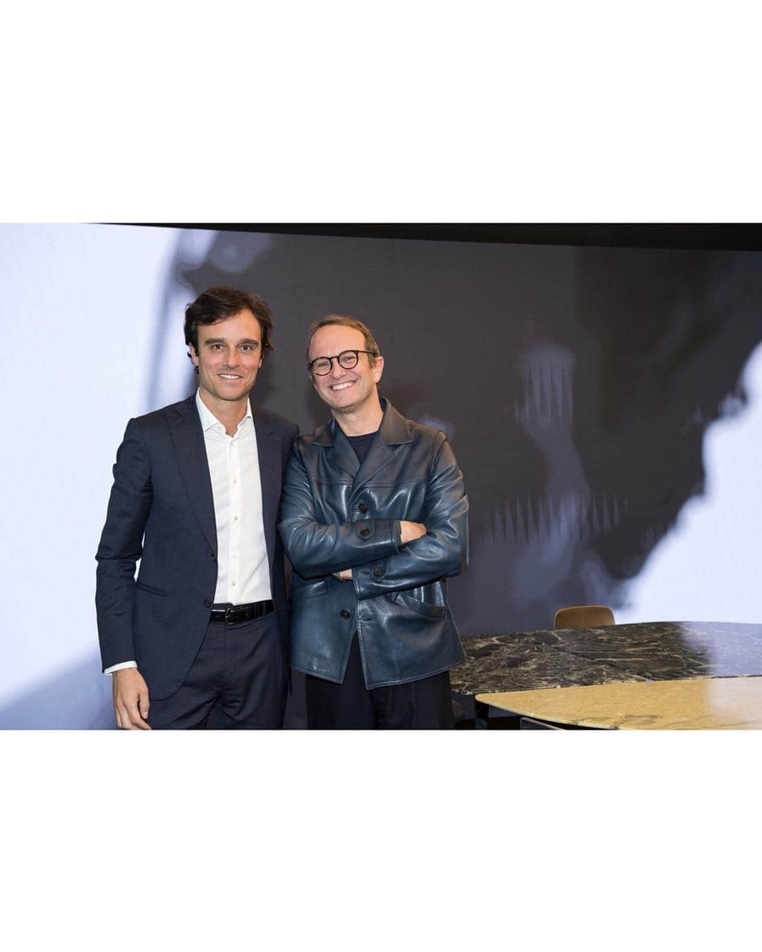 Vogue Italiaさんのインスタグラム写真 - (Vogue ItaliaInstagram)「About last night ✨ LIFE IN VOGUE: The Interior’s Cut. Here’s the best moments from the opening event! Swipe to take a look!  Main partner @nemolighting ✨ @es_pr_communication @ps.designcunsultants Project partners @alcantara_company @guerlain @sancarloworld  Thanks to @maschio_dei_cavalieri @lavazzaofficial @molinarisambuca  Technical partners @baxtermadeinitaly @caparol_icons @texturaewallpapers」4月10日 0時07分 - vogueitalia