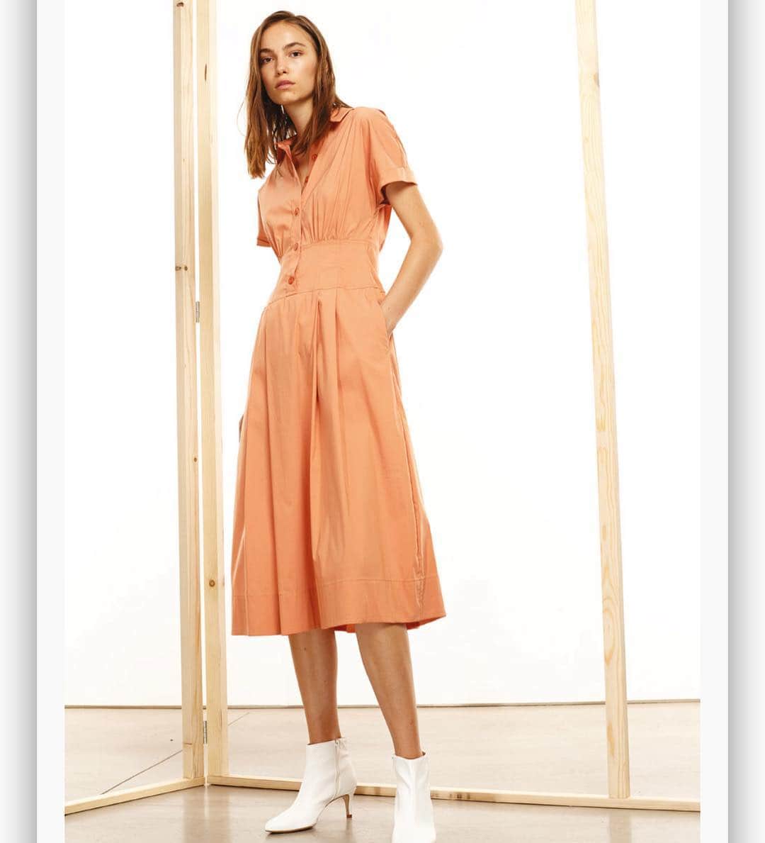 ゴータのインスタグラム：「#springiscoming #gothaitalia #dress #popeline #sun #sunset #sunsettrip #inlove #cottondress #orange #newcollection #ss19」