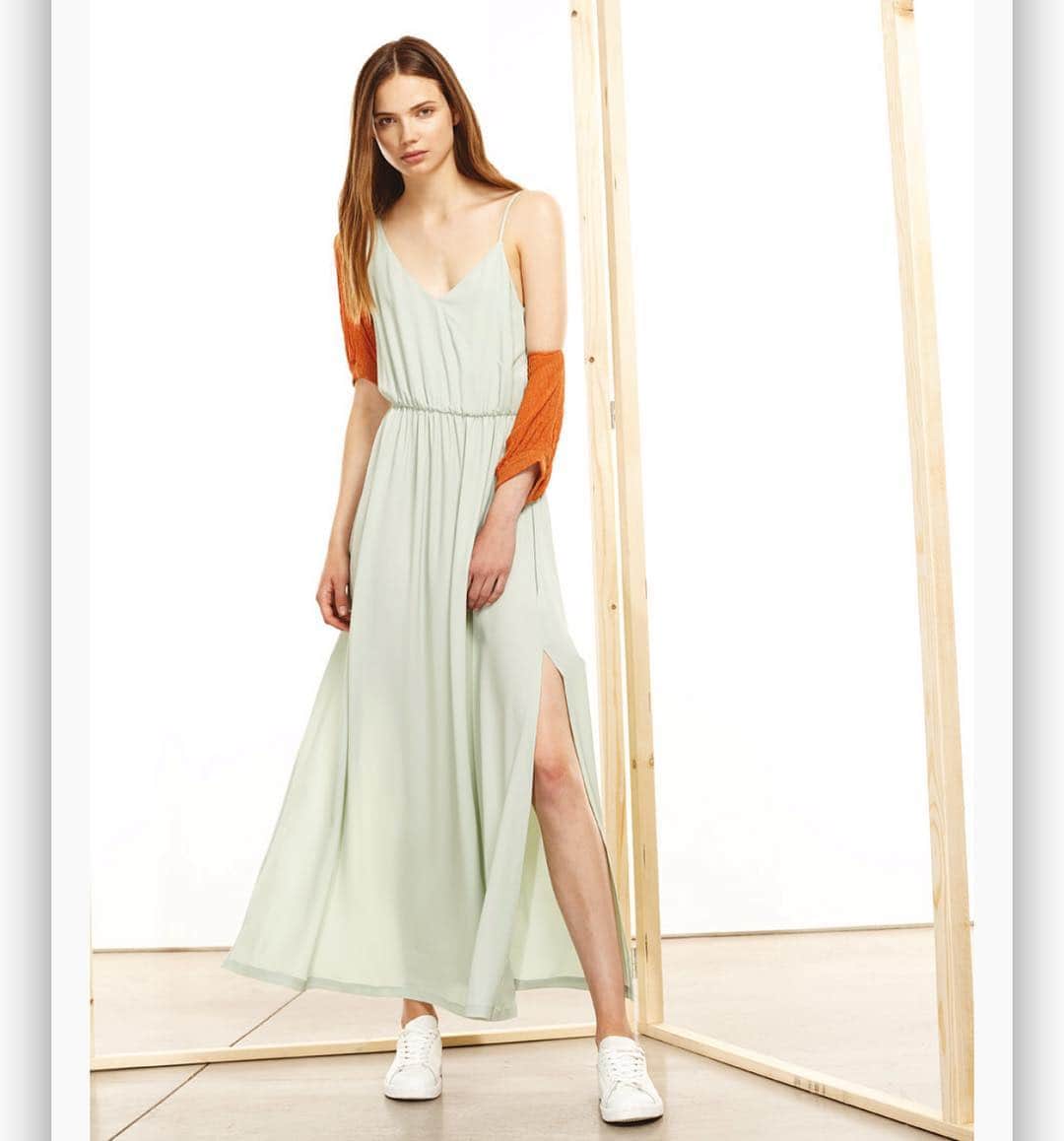 ゴータのインスタグラム：「#springiscoming #gothaitalia #paradise #silk #longdress #wedding #sunset #sunsettrip #inlove #minimal #weddingdress」