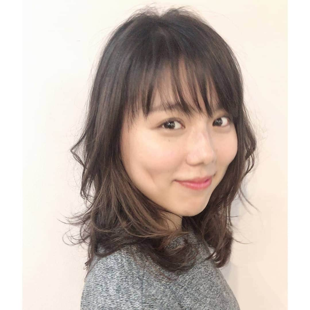 小野木里奈さんのインスタグラム写真 - (小野木里奈Instagram)「_ 次の作品の役に合わせてカット&カラーしてきました✂️✂️ . プライベートサロン『Lullii』にて🤗 安定の茂木さん✨ . . . 役柄とイメージを伝えて基本はおまかせしちゃいます(^^)v . 今回伸ばしてたんだけど、前髪も切ったよん。 カラーはピンクアッシュのハイライトを細かくたくさん入れてもらいました。 細かく入れることで立体感が出るし、プリンも全然目立たなくなるんです😳 . 茂木さんのヘアスタイルは毎度色んな仕掛けがあるみたいで仕上がりがいっつもたのしみー！☺️ 茂木さん、ありがとうございました🥰 . . #美容院 #ヘアカット #ヘアカラー #ハイライト #ピンクアッシュ #透明感カラー #heirstyle #heircolor #heircut」4月10日 0時12分 - rina_onogi