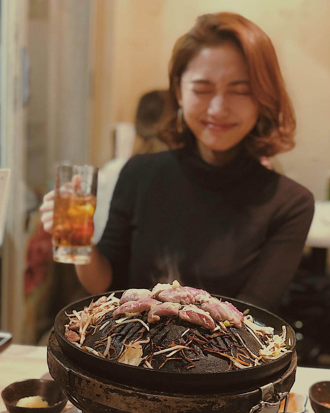 愛菜さんのインスタグラム写真 - (愛菜Instagram)「ジンギスカン🍻❤︎ 美味しいご飯は いつでも幸せだっ🤤💋 ※ほぼ食べ終わり写真 . . #ジンギスカン #ジンギスカンひつじ #中目黒 #リーズナブル #もやし焦げてる☺️」4月10日 0時13分 - ainaaa0622