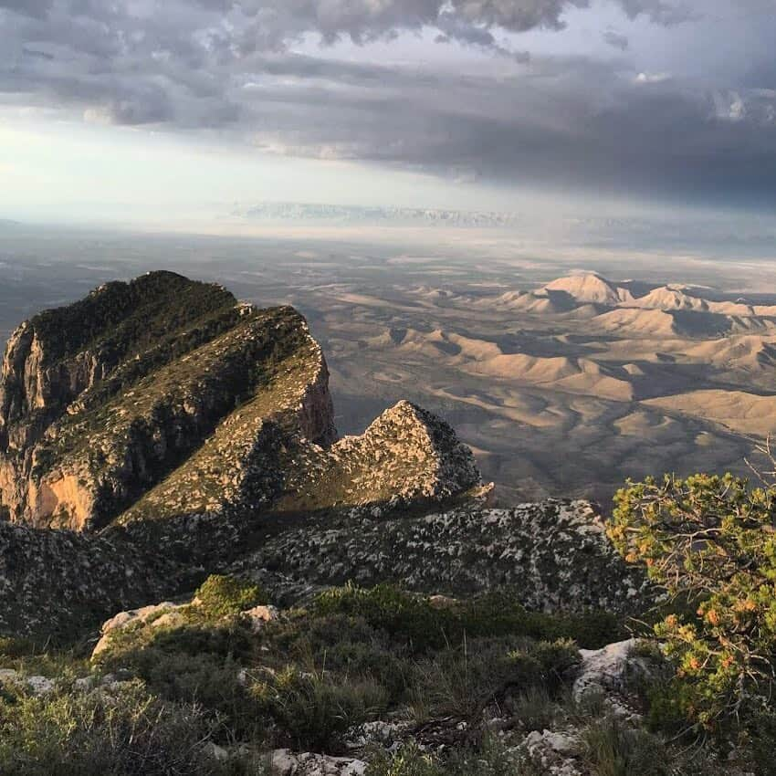 アメリカ内務省さんのインスタグラム写真 - (アメリカ内務省Instagram)「Rising 8,751 feet, high above the dry plains of West Texas, Guadalupe Peak is the highest point in the state. From the top of #Texas, visitors can see the wide expanse of #GuadalupeMountains National Park and stand on an ancient reef, born under an inland sea over 250 million years ago. The geology, history and views in this park are all spectacular. Photo @guadalupemountainsnps by E. Jackson, #NationalPark Service. #travel #FindYourPark #usinterior」4月10日 0時23分 - usinterior