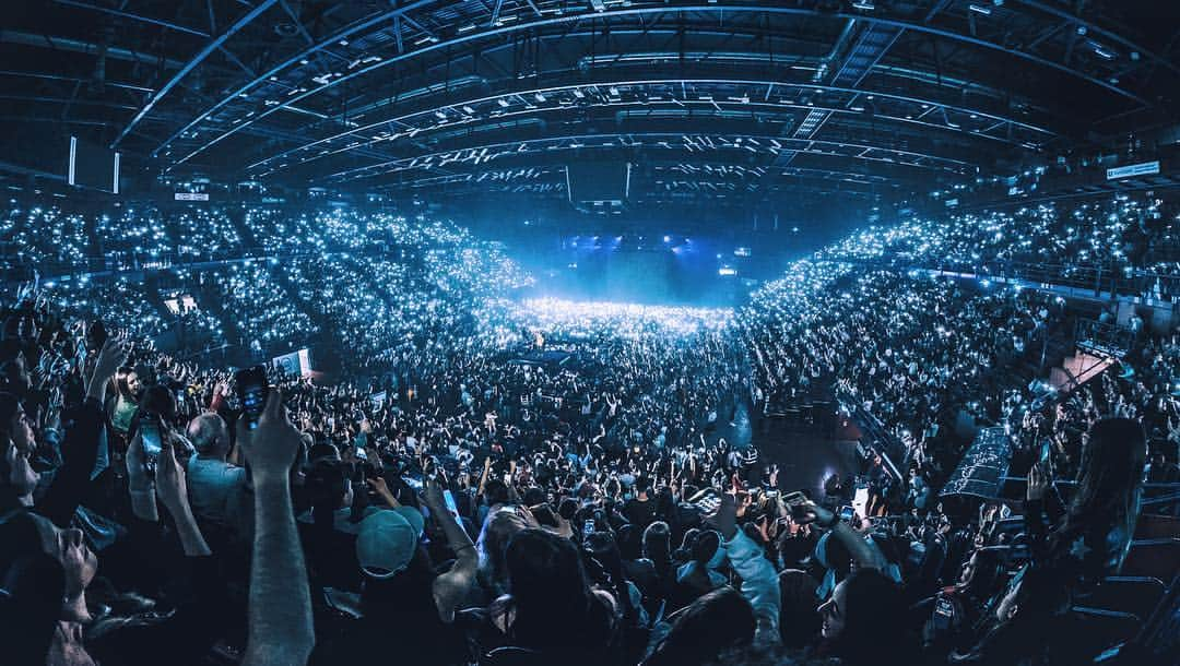 フェデスさんのインスタグラム写真 - (フェデスInstagram)「Grazie Milano! ❤️✌🏻 È sempre bello tornare a casa 😊」4月10日 0時28分 - fedez