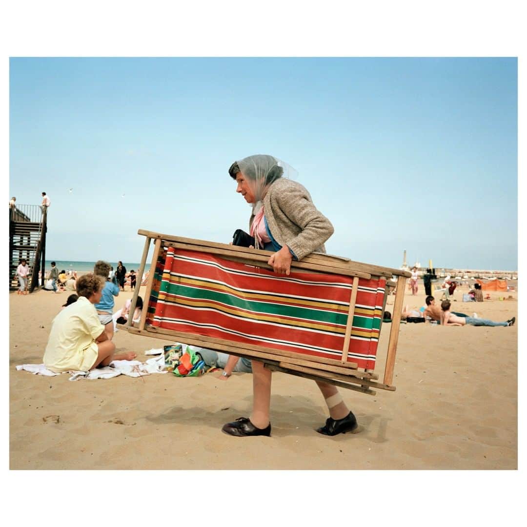 Magnum Photosさんのインスタグラム写真 - (Magnum PhotosInstagram)「@martinparrstudio has been photographing the beach throughout his career, capturing the colorful quirks of the seaside from England to Brazil, China and Mexico. . You can see a selection of Parr's beach photographs on show at @perspektivetmuseum in Norway for another couple of weeks. The 'Life's a Beach' exhibition ends on April 21. For more info, please visit magnumphotos.com/events. . PHOTO: Margate, Kent. England. 1986. . © @martinparrstudio/#MagnumPhotos . #MartinParr #exhibition」4月10日 0時30分 - magnumphotos
