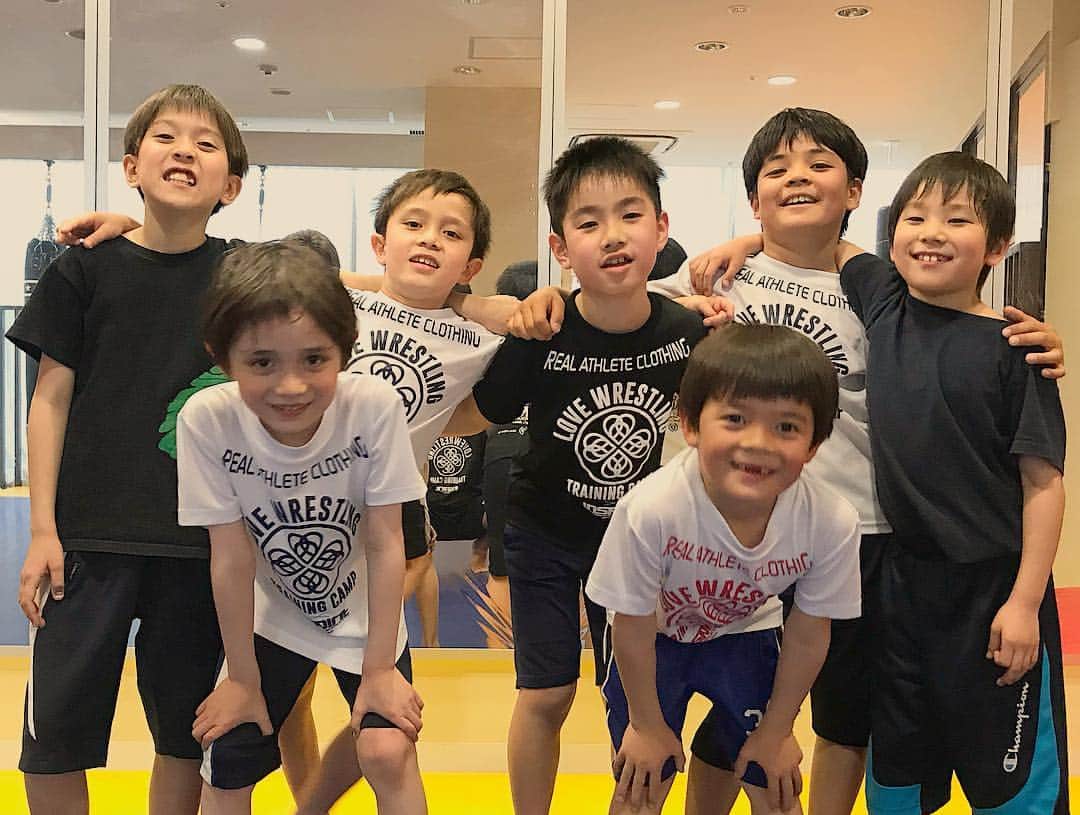 阿部裕幸さんのインスタグラム写真 - (阿部裕幸Instagram)「AACC東中野キッズレスリング もうすぐボストンに旅立つソウジが最後の練習に来ました😊 寂しくなりますが😢ボストンでもレスリングやってくれよ☝🏻 みんな進級してパワーアップ👍🏻 今日も元気に頑張りました！  AACC Higashi Nakano Kids Wrestling class, every Tuesday and Saturday in Gold’s Gym Higashi Nakano. Please use 1 time free trial!  #aacc #aacckids #aacckidswtestling #aaccwrestling #kidswrestling #wrestling #aacc東中野 #aaccキッズ #aaccキッズレスリング #キッズレスリング #オリンピックレスリングの動きを取り入れた運動体操教室 #習い事 #習い事ならaacc #レスリングならaacc #無料体験できます #体操教室 #運動教室 #レスリング教室」4月10日 0時37分 - abeani111