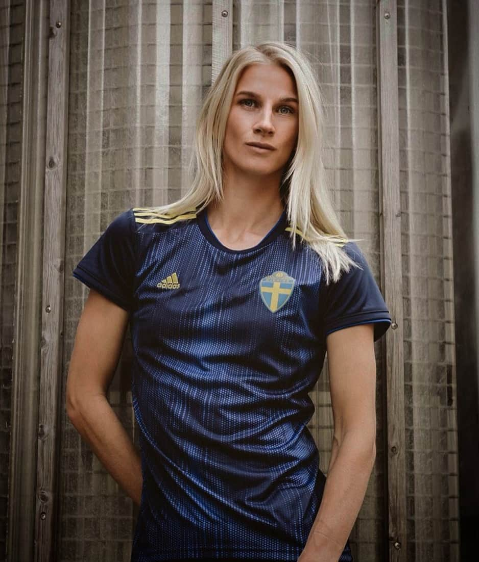 ソフィア・ヤコブソンさんのインスタグラム写真 - (ソフィア・ヤコブソンInstagram)「Created for the biggest stage. Introducing our new away jersey from @adidasfootball. 🇸🇪 #wecreatehistory #daretocreate @swewnt」4月10日 0時50分 - sofiajakobsson