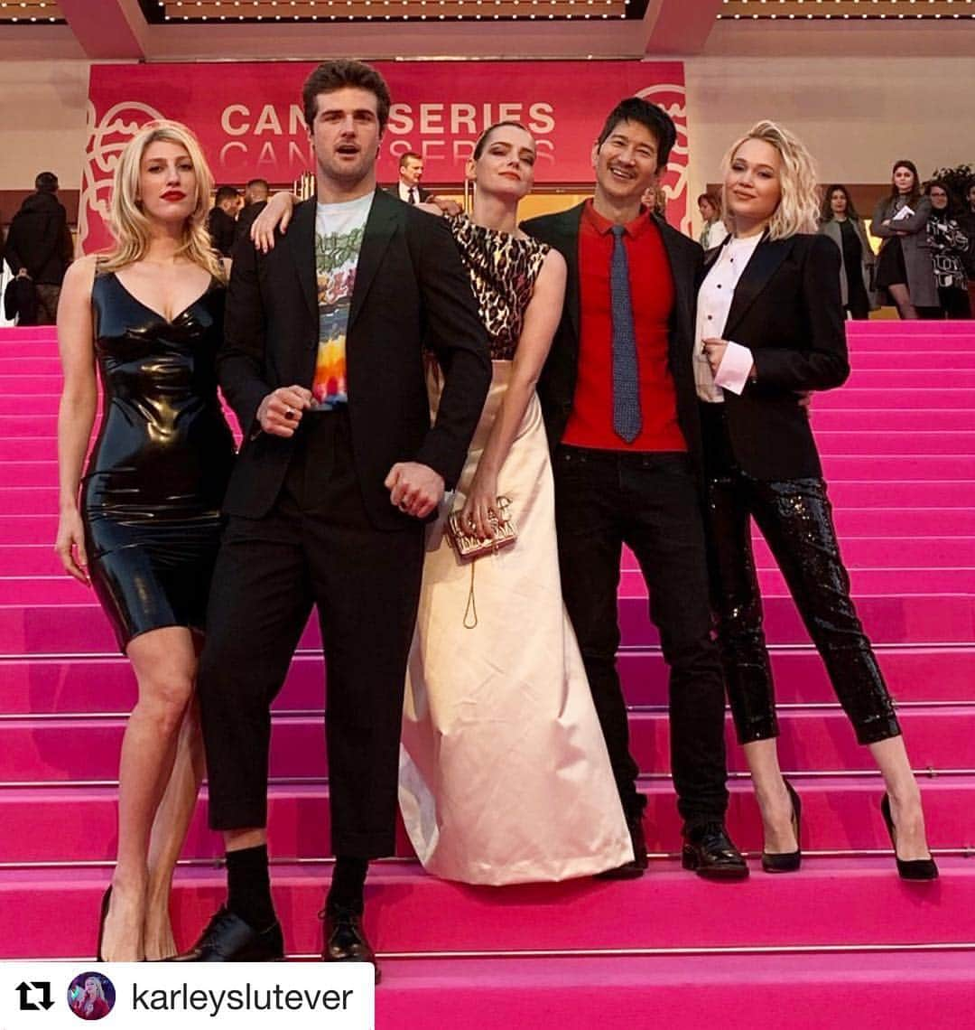 ボー・マーショフさんのインスタグラム写真 - (ボー・マーショフInstagram)「No, my pants aren’t too short for me, that’s what they call FASHION 💁‍♂️🎤 💥#cannes #nowapocalypse #greggaraki #fashion  suit: @theory shoes: @docmartensshoes stylist: @mandymitz」4月10日 0時57分 - beau_mirchoff