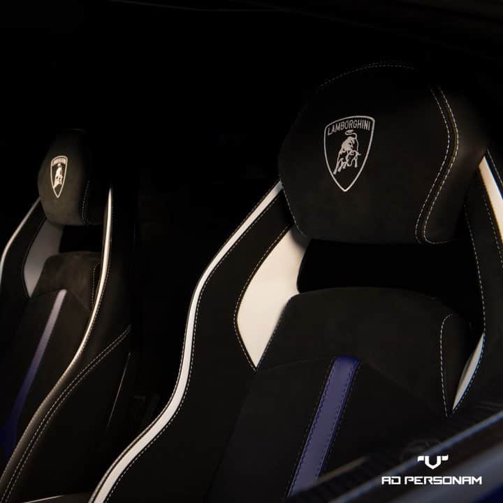 ランボルギーニのインスタグラム：「Get your personalized Aventador SVJ with the Venere configuration: Bianco Leda and Blu Sideris leather inserts will make your seats utterly unique. Available with the Ad Personam customization program.  #AdPersonam #MakeItUnique #Lamborghini #AventadorSVJ」