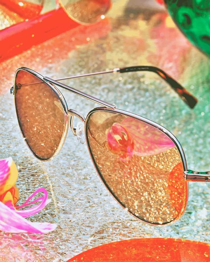 のインスタグラム：「Introducing our brightest collection yet: Aviator Flash ⚡️✨ We asked photographer @grantcornett to help us capture the glow of these blazingly bright aviators—more shine in our Story!」