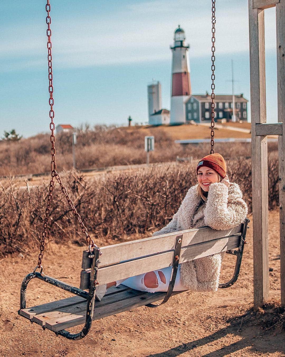 Visit The USAさんのインスタグラム写真 - (Visit The USAInstagram)「They don't call it "Long" Island for nothing — and when you hit mile 115, Montauk is there to meet you. While it's quite a scene in the summer, the tiny Hamptons town has just as much charm in the cooler months. No weekend plans? Escape the hustle and bustle of New York City and head east! 📸: @nytoanywhere」4月10日 1時05分 - visittheusa