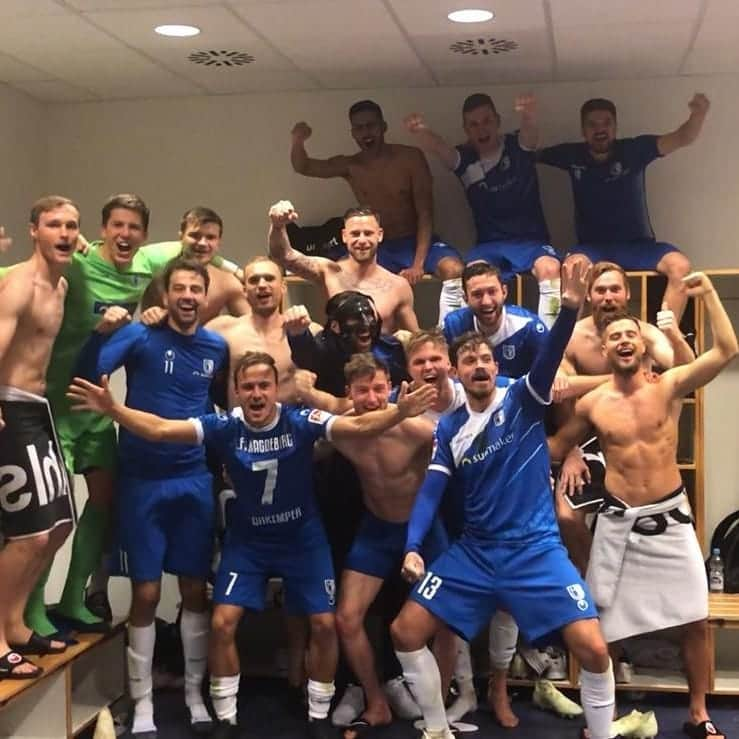 アレクサンダル・イグニョフスキのインスタグラム：「Well done boys! 💪😊 Important victory.Thx for support! 🔵⚪」