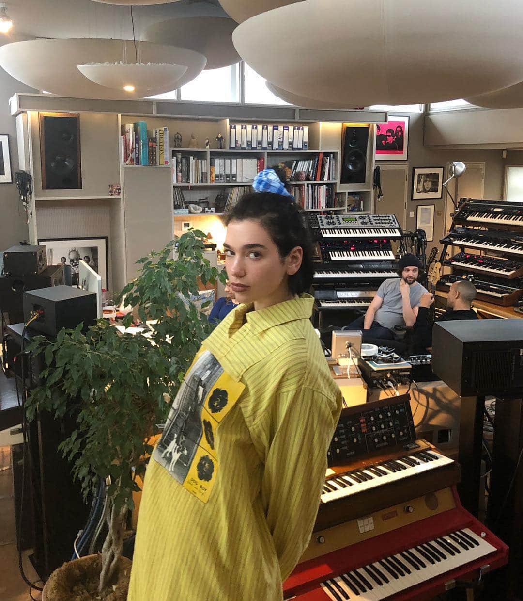 ASCAPさんのインスタグラム写真 - (ASCAPInstagram)「“when i’m not in the booth doing my final vocals...” @dualipa #StudioLife」4月10日 1時18分 - ascap
