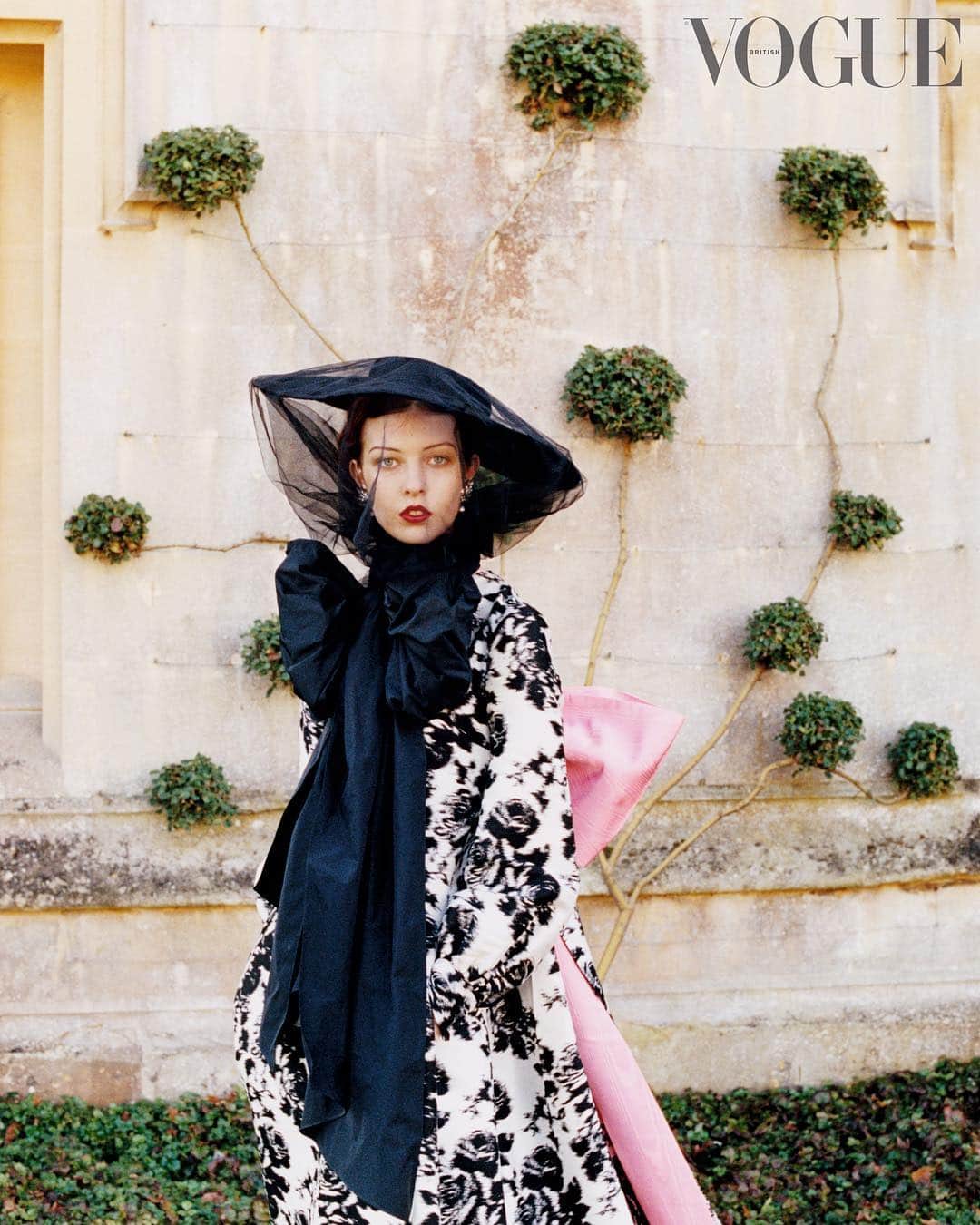 British Vogueさんのインスタグラム写真 - (British VogueInstagram)「Painterly florals, intricate lace detailing and oversized adornments - it's time to embrace the new opulence. As featured in the May 2019 issue of #BritishVogue, on newsstands now. Photographed and styled by @VenetiaLScott, hair by @SebastienRichard1 and make-up by @LottenHolmqvist.」4月10日 1時11分 - britishvogue