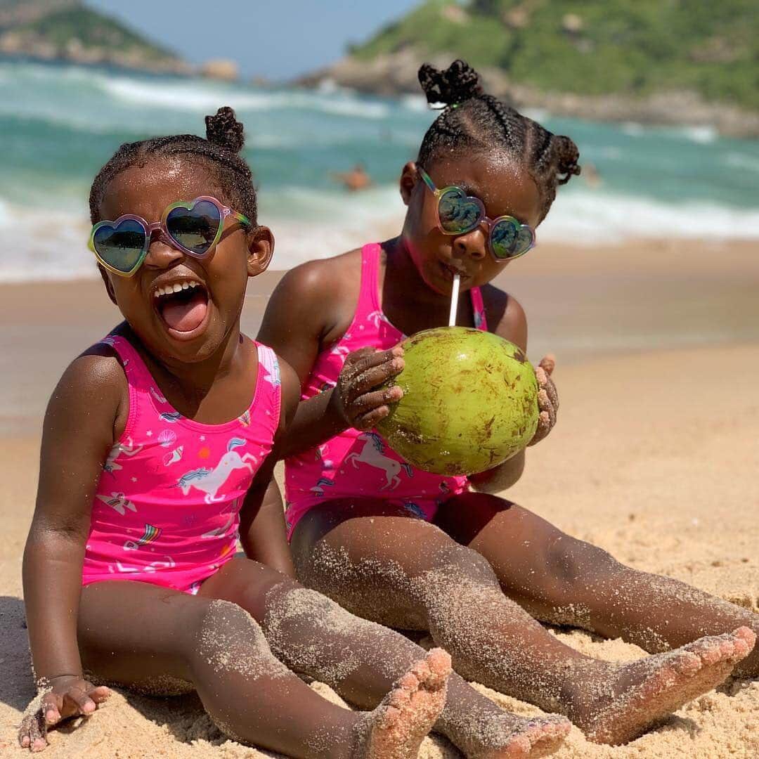 のインスタグラム：「Tag a 🦄 that’s living her best life and wish her a happy #nationalunicornday!!! 📷: @thetravelingchild #oshkoshkids」