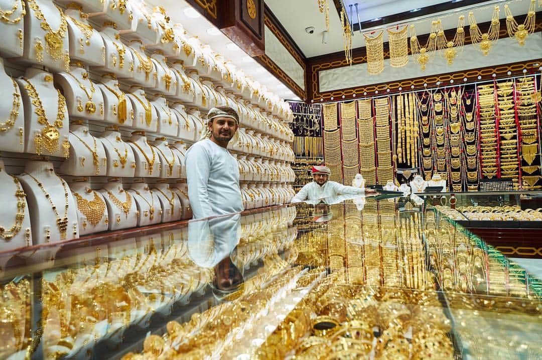 National Geographic Travelさんのインスタグラム写真 - (National Geographic TravelInstagram)「Photo by Michael Yamashita @yamashitaphoto // #sponsored by @visitabudhabi // The Madinat Zayed Gold Souk features more than 70 Jewelry shops on two floors with artful displays that dazzle your eyes. // Photography helps tell stories we can't easily put into words. See how @visitabudhabi worked with surreal artist @ugogattoni to take these images to new dimensions with illustrations that are sure to inspire you to @visitabudhabi on nationalgeographic.com/experienceabudhabi」4月10日 1時15分 - natgeotravel