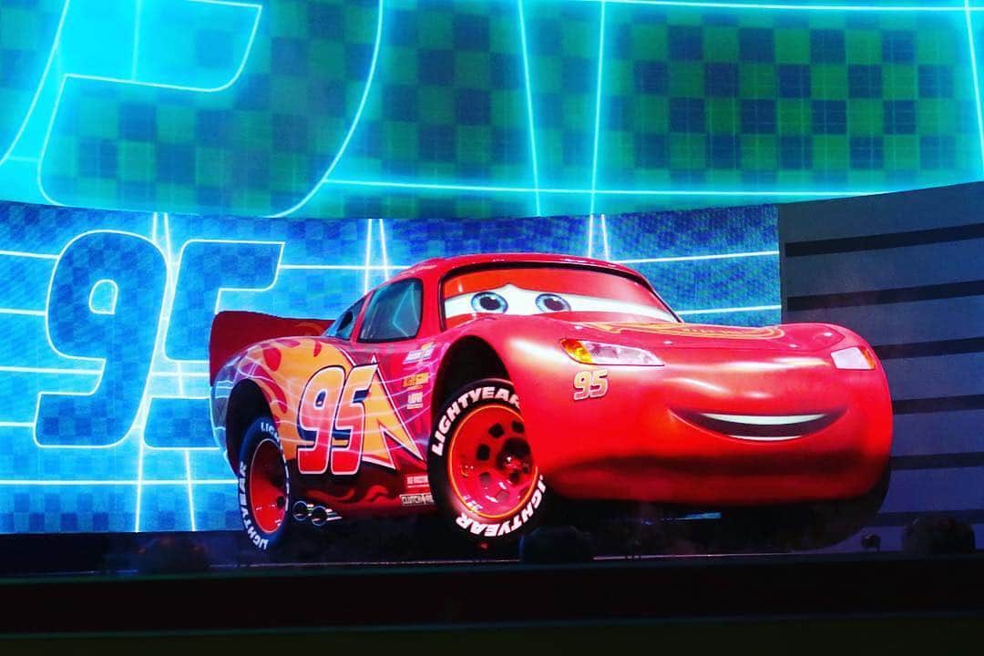 Walt Disney Worldのインスタグラム：「KA-CHOW! Lightning McQueen's Racing Academy is now open at Disney's #HollywoodStudios! 🏁🏎 #WaltDisneyWorld (📷: @tpmvideos)」