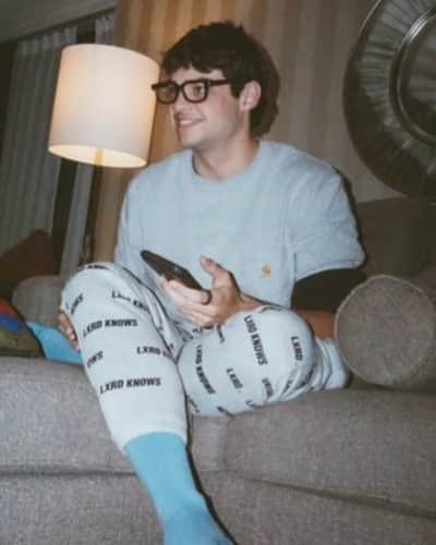 ノア・センティネオのインスタグラム：「*plays mario party once*」