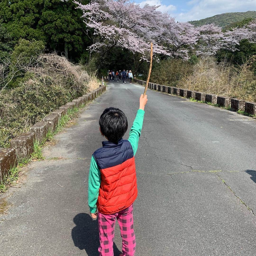 山内要さんのインスタグラム写真 - (山内要Instagram)「子供は地域の宝です♪ #桜 #少年 #日本の未来 #地域」4月10日 1時17分 - keitokujiro