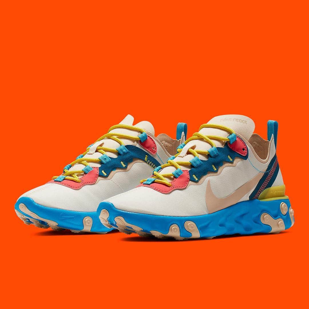 Sneaker Newsさんのインスタグラム写真 - (Sneaker NewsInstagram)「Yet another colorful take on the Nike React Element 55 appears. Liking the blue soles? Has an Undercover vibe to them... For a closer look, tap the link in our bio.」4月10日 1時21分 - sneakernews