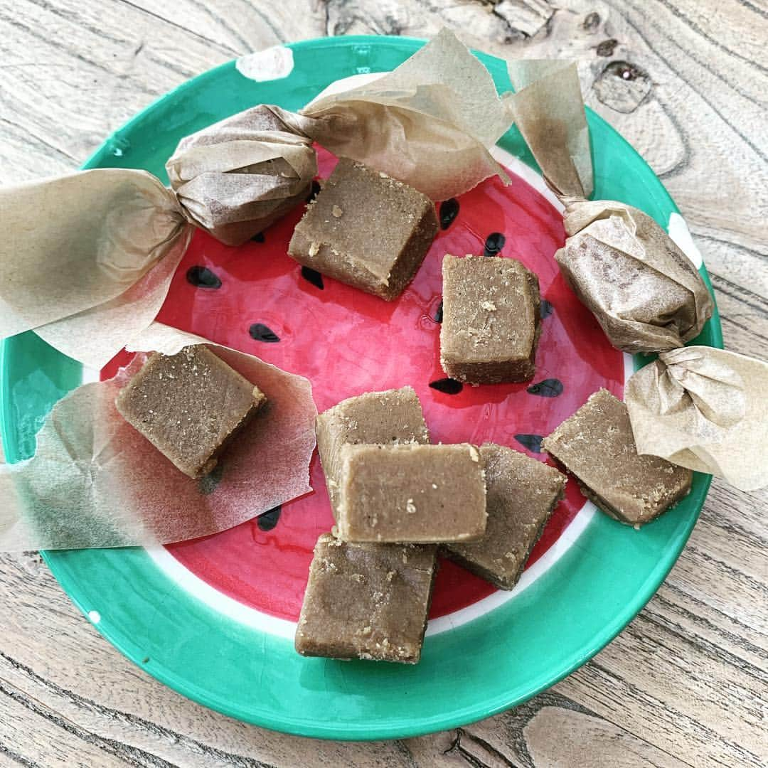 ファーン・コットンさんのインスタグラム写真 - (ファーン・コットンInstagram)「Homemade vegan fudge has become my kids favourite this Easter. Beyond creamy and dreamy ♥️」4月10日 1時24分 - fearnecotton