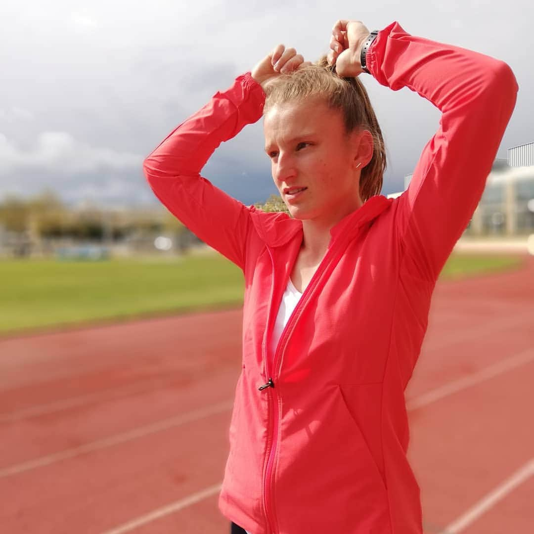 Amandine BROSSIERさんのインスタグラム写真 - (Amandine BROSSIERInstagram)「C'est parti pour 9 jours de stage qui décoiffent. 😊  #stage #paysdelaloire #espagne #presqueausoleil #run #lactique」4月10日 1時26分 - amandine.brossier