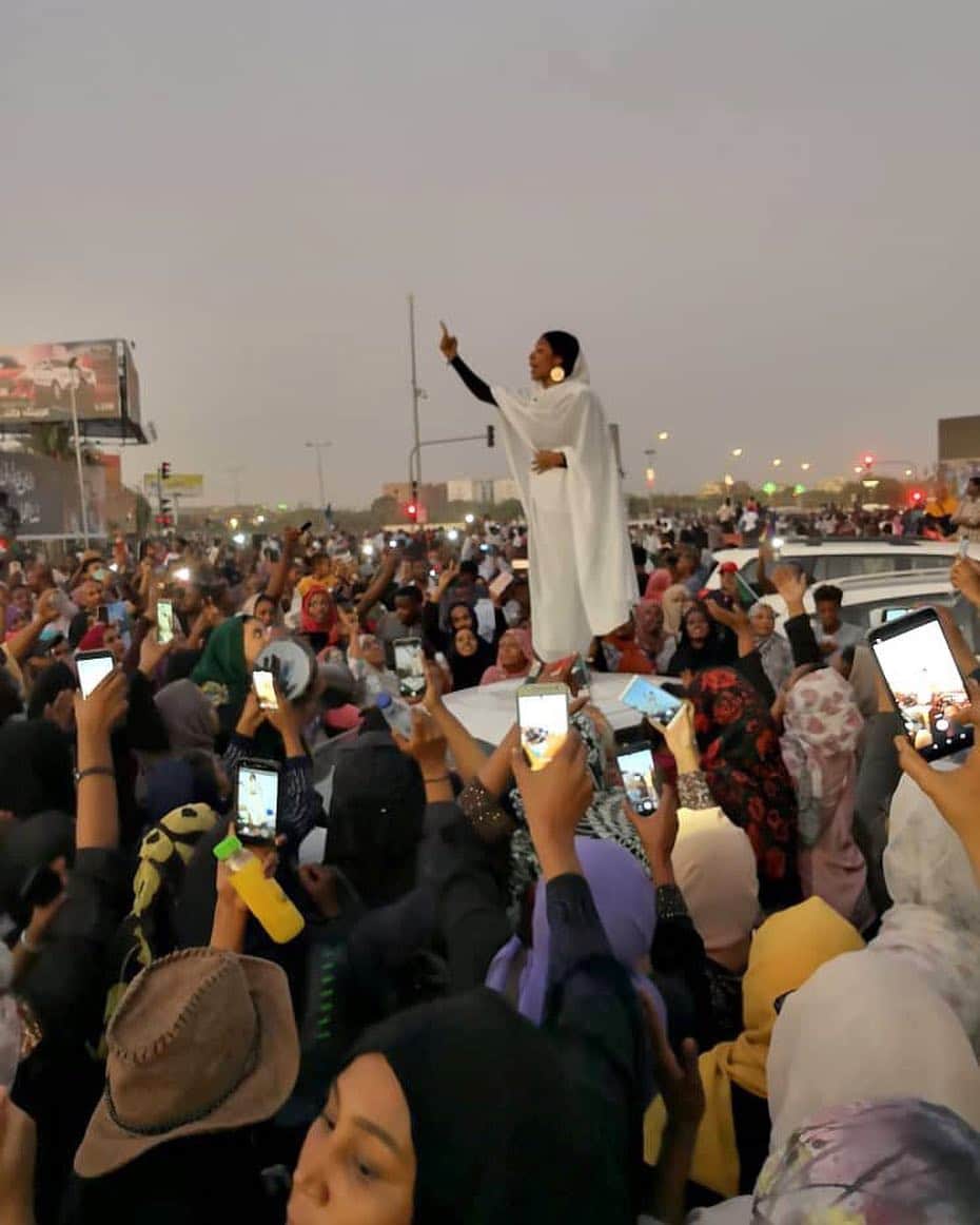 NBC Newsさんのインスタグラム写真 - (NBC NewsInstagram)「A woman chants from the top of a car during a protest calling for Sudanese President Al-Bashir to step down in #Khartoum, #Sudan. . 📷 Lana H. Haroun via @reuters」4月10日 1時46分 - nbcnews