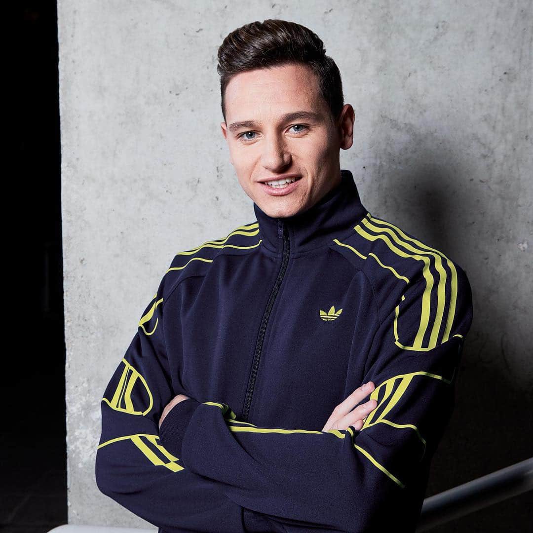 フロリアン・トヴァンのインスタグラム：「Be iconic. The all new adidas SPRT in collegiate navy and semi frozen yellow is exclusive to @footlockereu #adidasSPRT #footlockereu #approved #adidasoriginals」