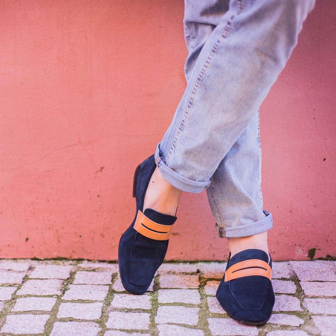 コルテさんのインスタグラム写真 - (コルテInstagram)「🏖 Say hello to SS19: the Tahiti loafer! Incredibly supple and comfortable, it’s the new must-have summer shoe. 🏖 • • #Corthay #Paris #SS19 #Tahiti #Loafer #SaintTropez #SummerShoe #Mocassin #Navy #BleuMarine #Blue #Patina #Shoes #Souliers #Leather #Cuir #PierreCorthay #TheFinestShoes #LaCouleurCestCorthay #Shoeporn」4月10日 2時08分 - maison_corthay