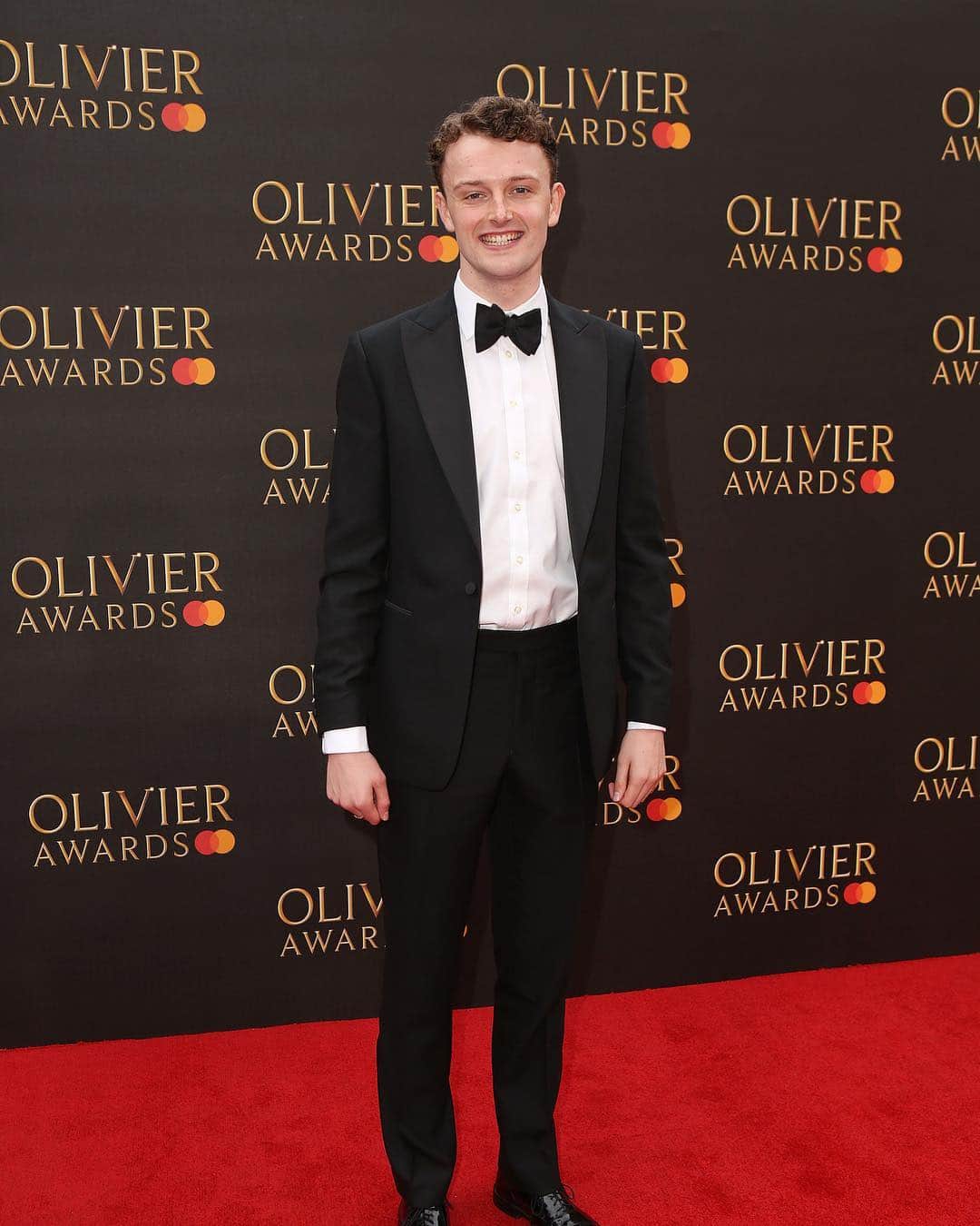 のインスタグラム：「Another day, another fantastic shot from the @olivierawards 2019 with @mastercard of Chester Barrie clad @walleychris. Huge congratulations to Chris for winning Best Actor in a Supporting Role for his excellent performance in @lieutenanttheplay. . . .  #CBstyle #SavileRow #tailoring#menswear #suit #mensfashion #style#chesterbarrie #Britishfashion#formalsuit #formalsuit #formalwear #redcarpetready #blacktie #dinnerjacket#tuxedo #olivierawards #royalalberthall #redcarpetstyle#redcarpet #olivierawards2019 #mensstyle #london #theatre」