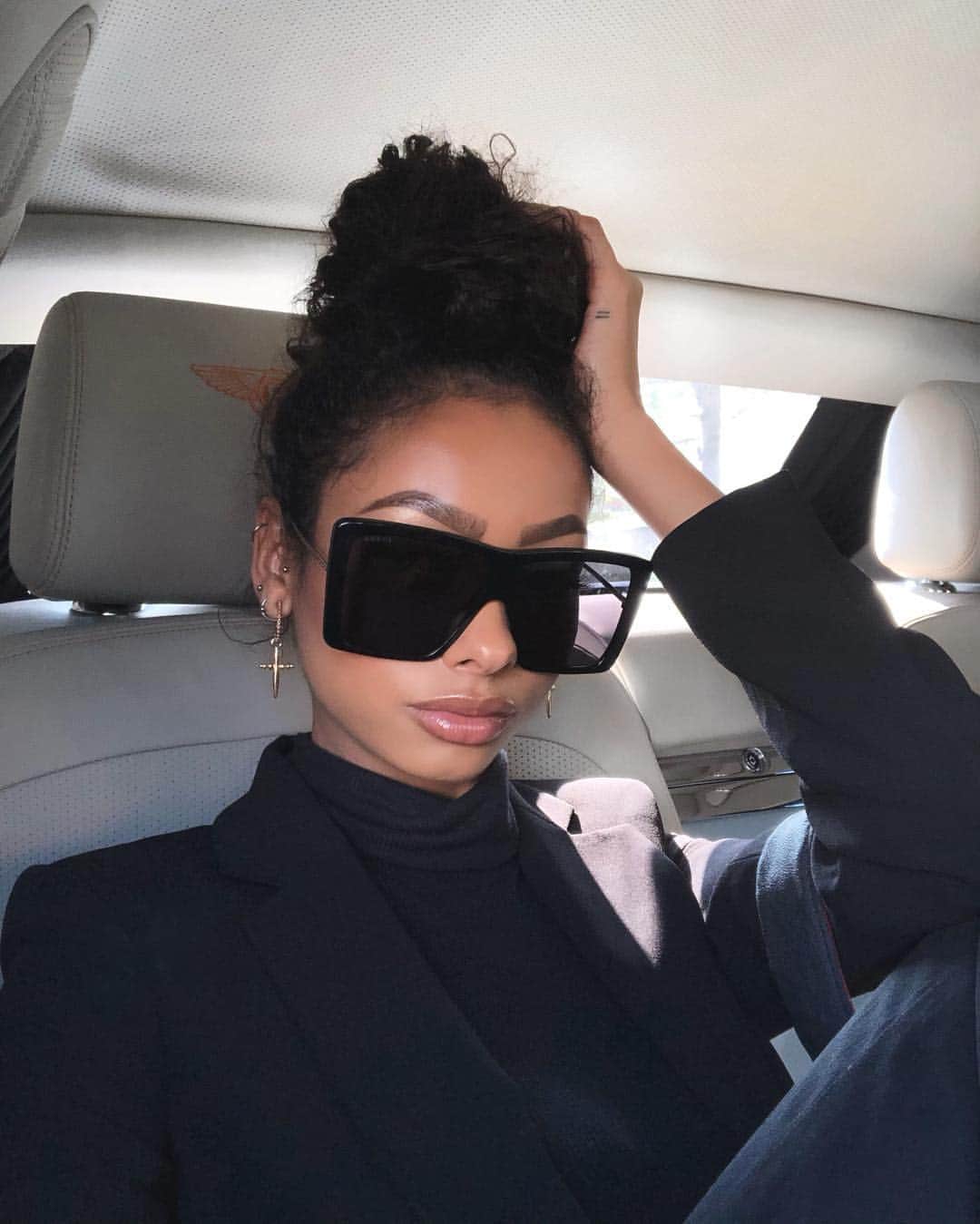 のインスタグラム：「FBI.」
