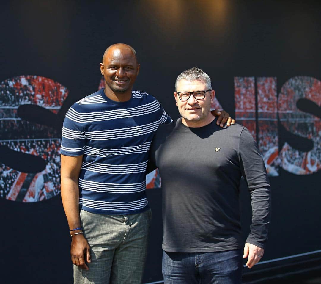 パトリック・ヴィエラのインスタグラム：「Ravi d’avoir pu recevoir mon ami @Osian_Roberts hier au centre d’entraînement et de formation de @ogcnice. —  It was a pleasure yesterday to receive my friend @Osian_Roberts at @ogcnice training ground.」