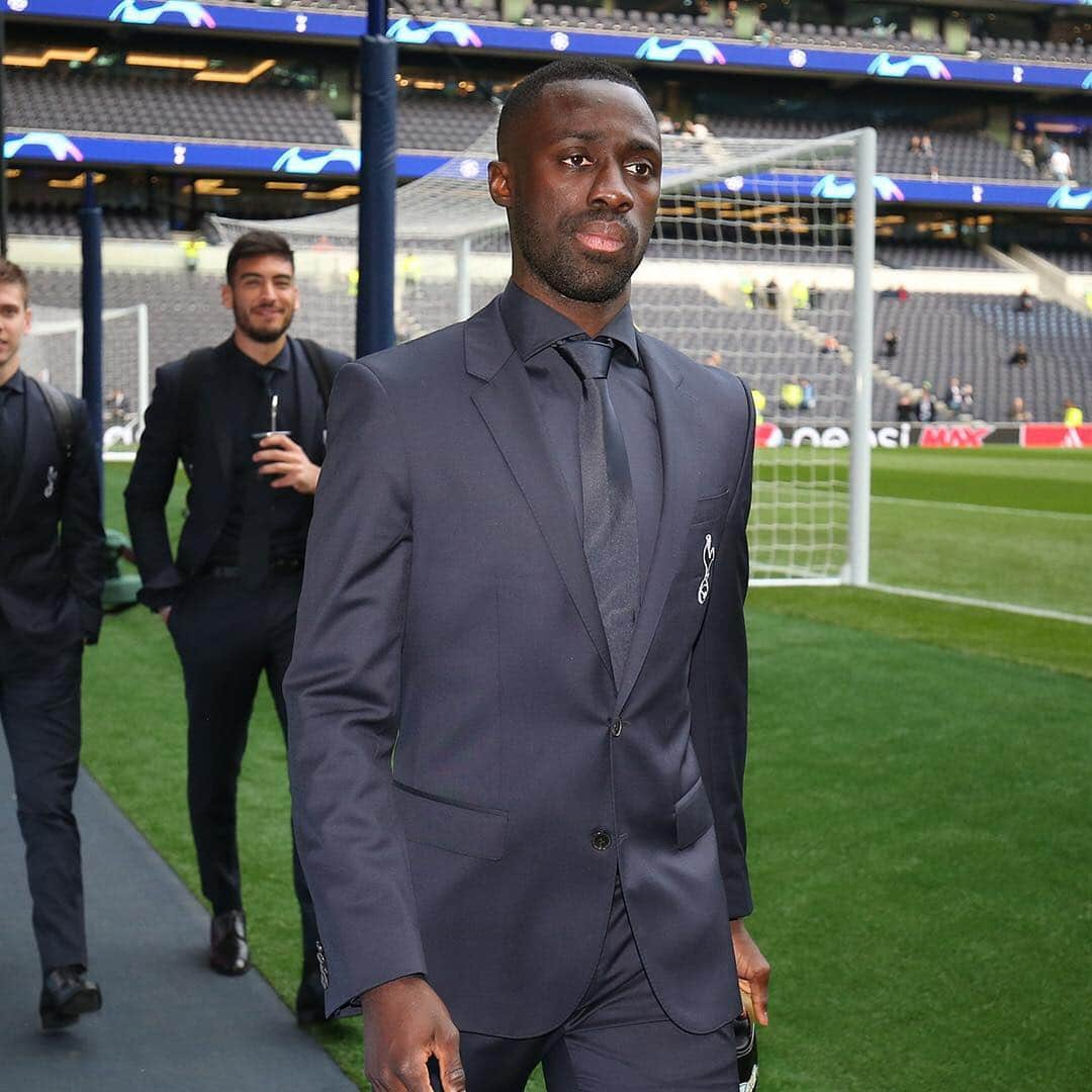 トッテナム・ホットスパーFCさんのインスタグラム写真 - (トッテナム・ホットスパーFCInstagram)「👔 #SuitedByBOSS for the quarter-finals. #COYS #UCL」4月10日 2時22分 - spursofficial