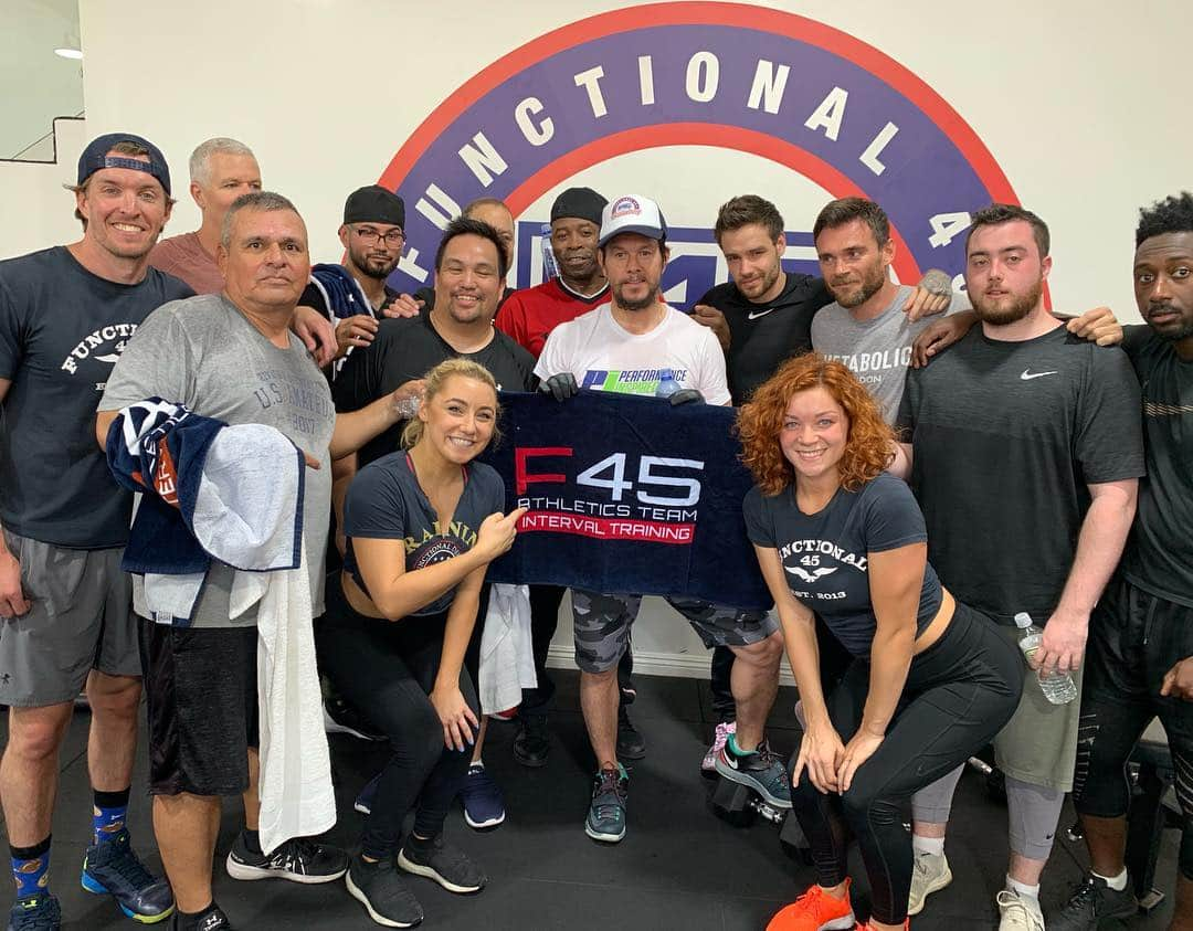 マーク・ウォールバーグさんのインスタグラム写真 - (マーク・ウォールバーグInstagram)「Another one in the books. Come check us out! @f45_training」4月10日 2時33分 - markwahlberg