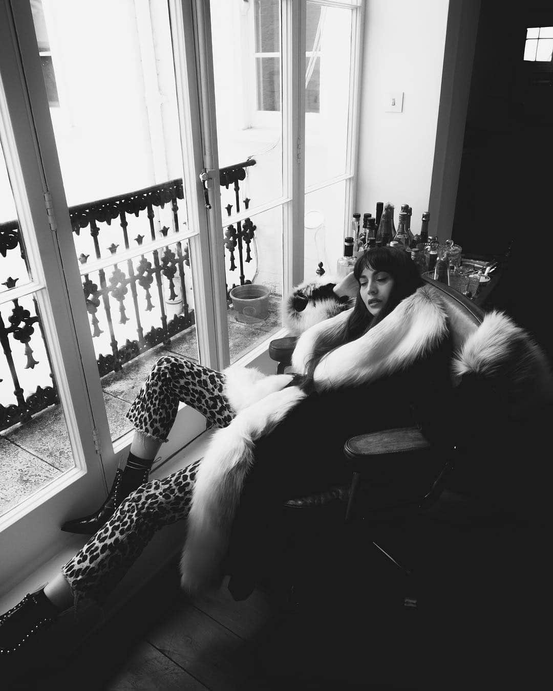Zara Martinさんのインスタグラム写真 - (Zara MartinInstagram)「Relax, it’s faux @marei1998official by @jaymclaughlin 🐼」4月10日 2時46分 - zaramartin