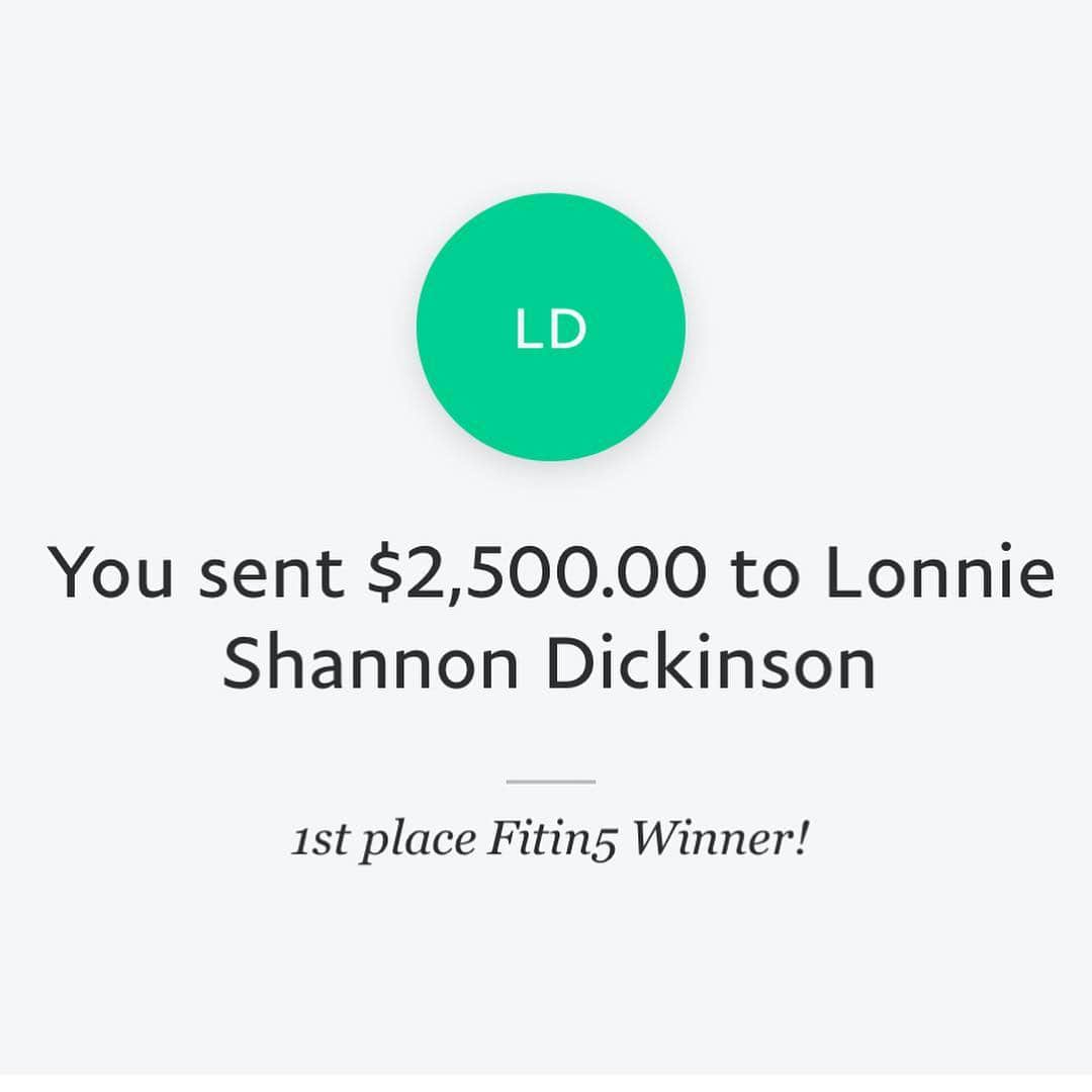Paige Hathawayさんのインスタグラム写真 - (Paige HathawayInstagram)「Congrats to my 1st place winner! Winning $2,500 and a FREE entry to my next #FITIN5 weeks challenge @lonnie_dickinson Lonnie Dickinson from Chicago, IL!! SWIPE >>> TO SEE HIS FITNESS JOURNEY! - Starting weight 336lbs | 5 weeks later 296lbs!! - Everyone knows how to lose weight: reduce calories and increase movement right? But, without the right motivation, we don’t lose weight or we gain it back. With Paige Hathaway’s Fit in 5 Challenge, the combination of my personal goals and with Paige’s tools and inspiration helped transform my body and achieve my fitness goals. ✨ To be honest, I have tried to achieve my fitness goals several times and I failed or quit.  But this challenge was different, my goals and motivations were clear…I wanted to change my unhealthy lifestyle to show my daughter the results of good healthy choices  Paige provides everything you need. A custom diet 🍽 to fit your goals, workouts to suit any and all fitness levels, weekly support and check in’s and $5,000 in prize money 💰 as extra motivation  My fitness goal was to lose as much body fat as possible in 5 weeks. Meal prepping was the first key 🔑 to my success. The diet Paige provided was the perfect amount of food and my sugar cravings quickly disappeared. The workouts were really good although cardio was really difficult for me at first, but by the end of the challenge I was running 3 miles a day. That felt amazing 😄 Paige also provided tips to accelerate fat loss and they worked great.  I am extremely happy with the results of this challenge. IT HELPED ME LOSE 40 LBS!!!!! I also increased my energy, flexibility and stamina. But most importantly, it helped me create healthy habits and a better lifestyle. This challenge was an amazing experience and I highly recommend it to everyone I know…young and old.  All the best!!! Cheers! WWW.FITIN5.COM」4月10日 2時39分 - paigehathaway
