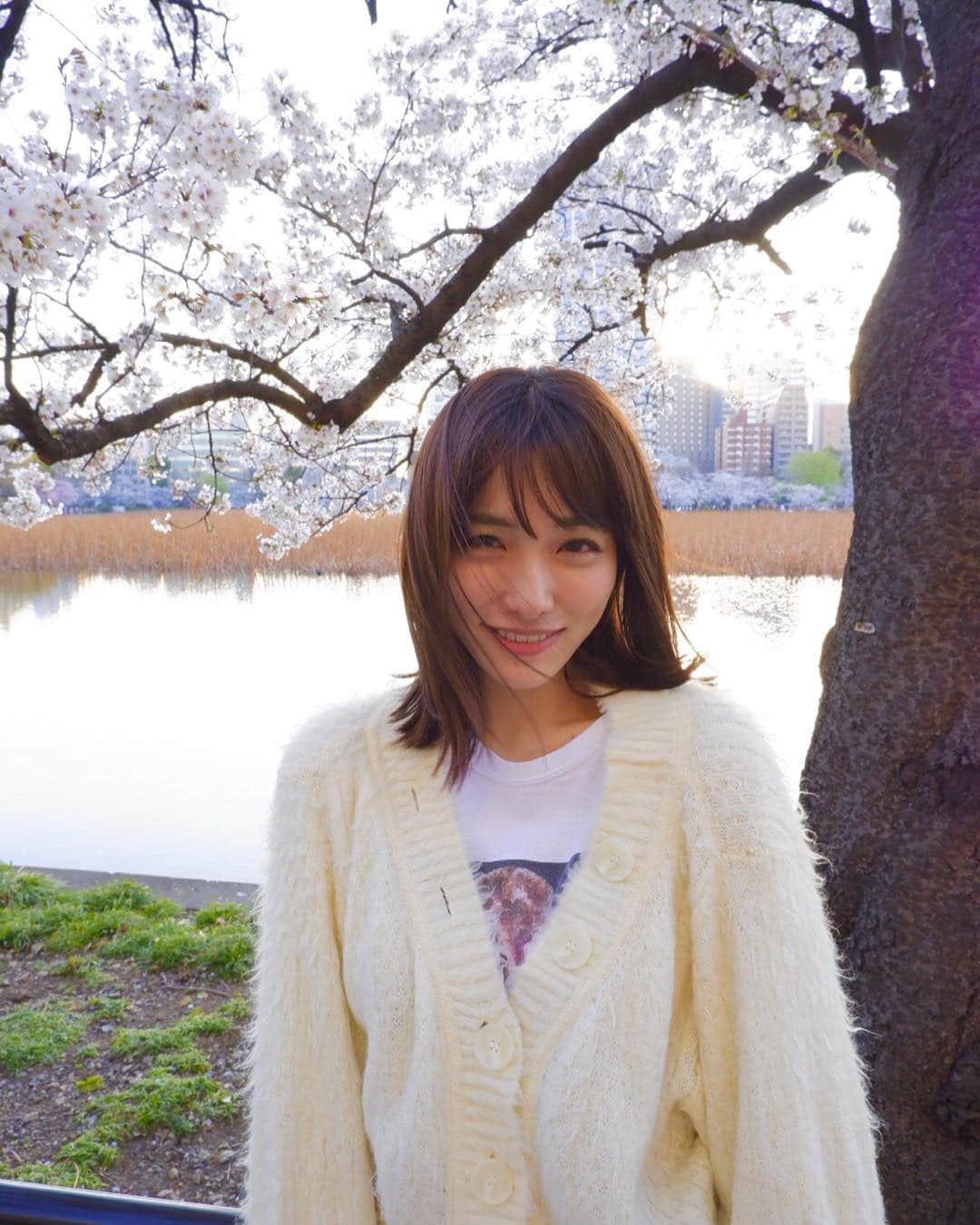 今野杏南さんのインスタグラム写真 - (今野杏南Instagram)「* 花見したときの写真をちょこちょこアップしてゆきます🌸気分で #ゆうちょ撮影 #fujifilm  #お花見」4月10日 12時16分 - anna_konno0615