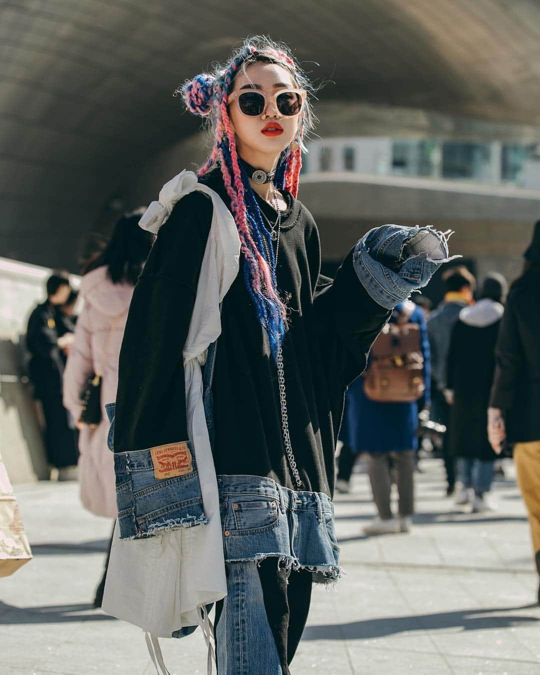 가로수길 , Seoulさんのインスタグラム写真 - (가로수길 , SeoulInstagram)「Seoul Street Fashion Style Thx @naras._ 🔥🔥 진짜 멋쟁이 나라 . . #写真 #モデル #フィルム #ファッション #フォトグラファー #ストリートファッション #파리 #東京 #서울패션위크 #sfw #오오티디 #nyc #london #패션스타그램 #newyork #nyfw #셀카 #portrait #seoulFashionWeek #street #streetfashion #streetphoto #가로수길 #이태원 #사진 #스트릿패션 #모델 #tokyo #nyfw #pfw」4月10日 12時42分 - jaylim1